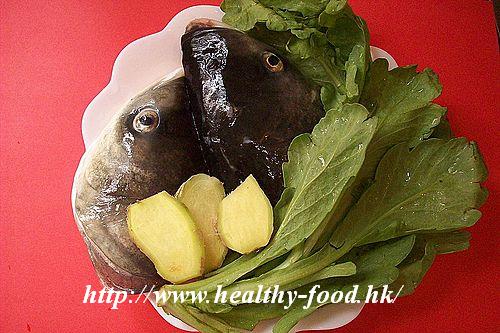 Chrysanthemum Greens (Tong Ho) and Fish Head Soup
