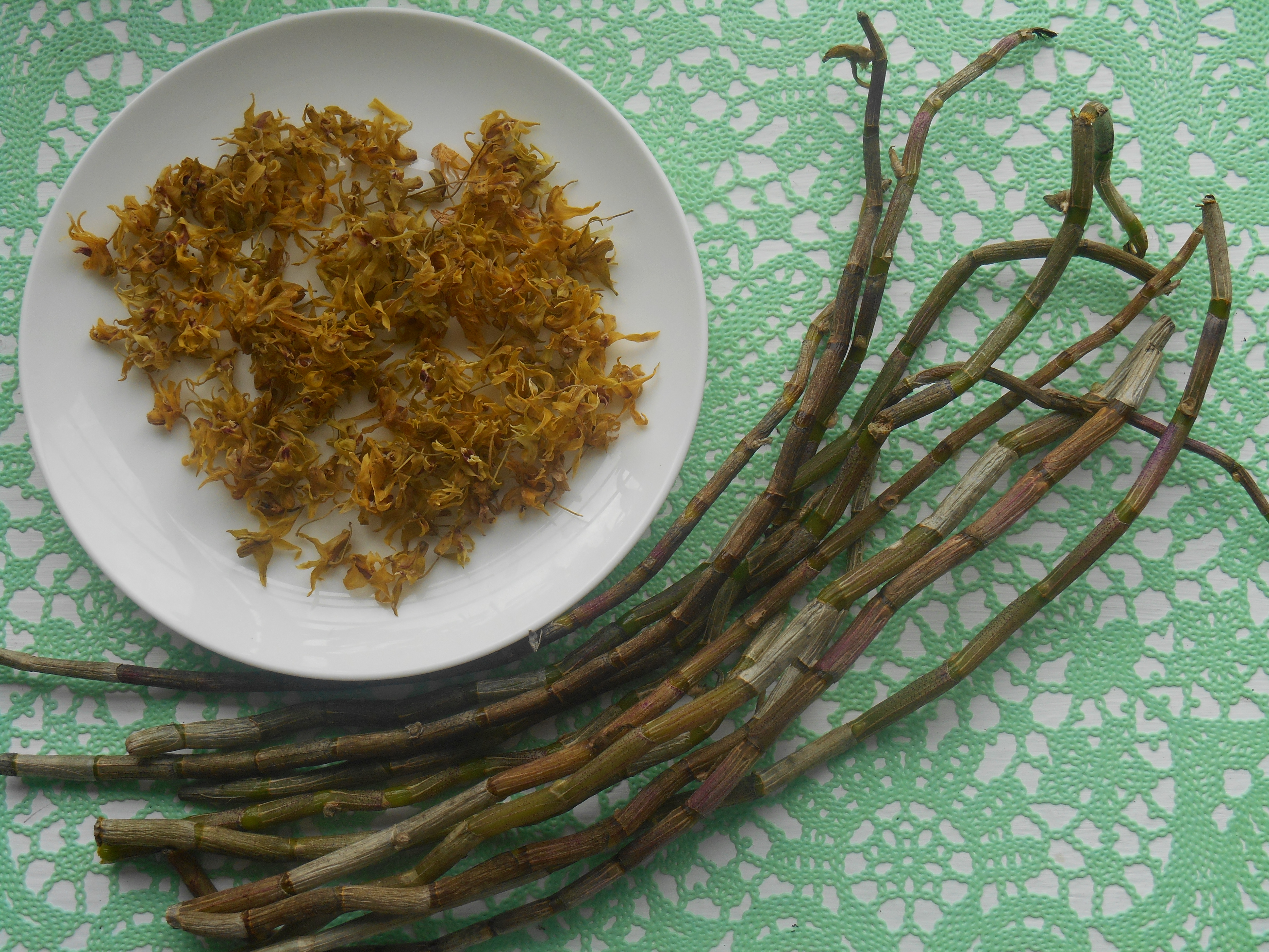 Dendrobium Flower and Chrysanthemum Tea