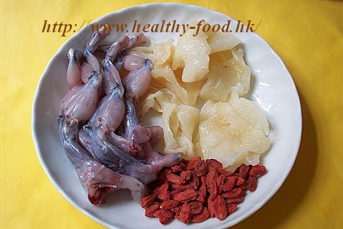 Fish Maw, Goji Berry and Frog Leg Soup (Hua Jiao Gou Qi Tian Ji Tang)