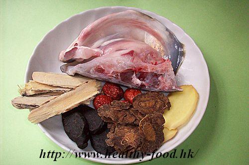 Astragalus Chuanxiong Fish Head Soup