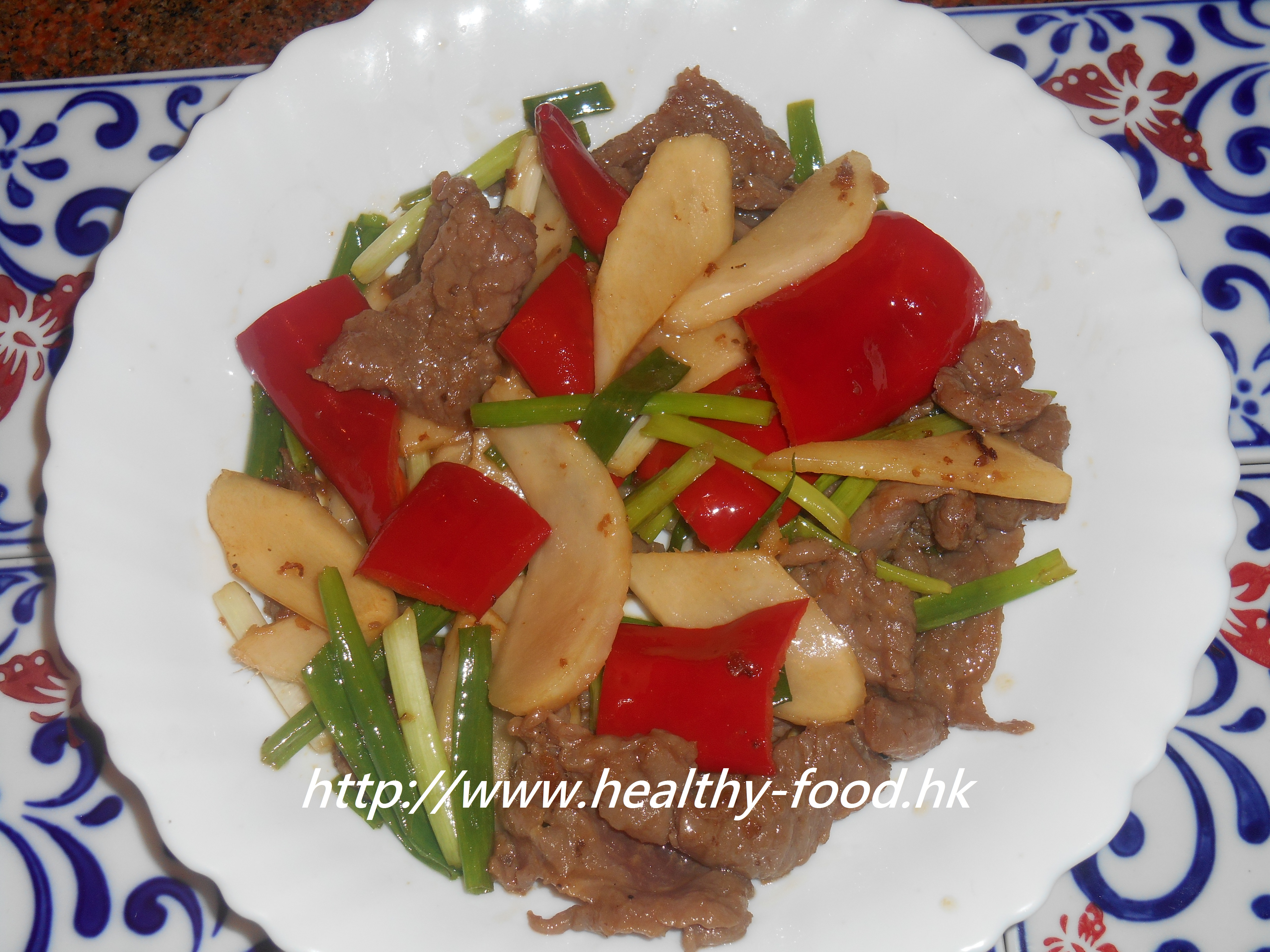 Young Ginger and Red Pepper Stir-Fried Beef