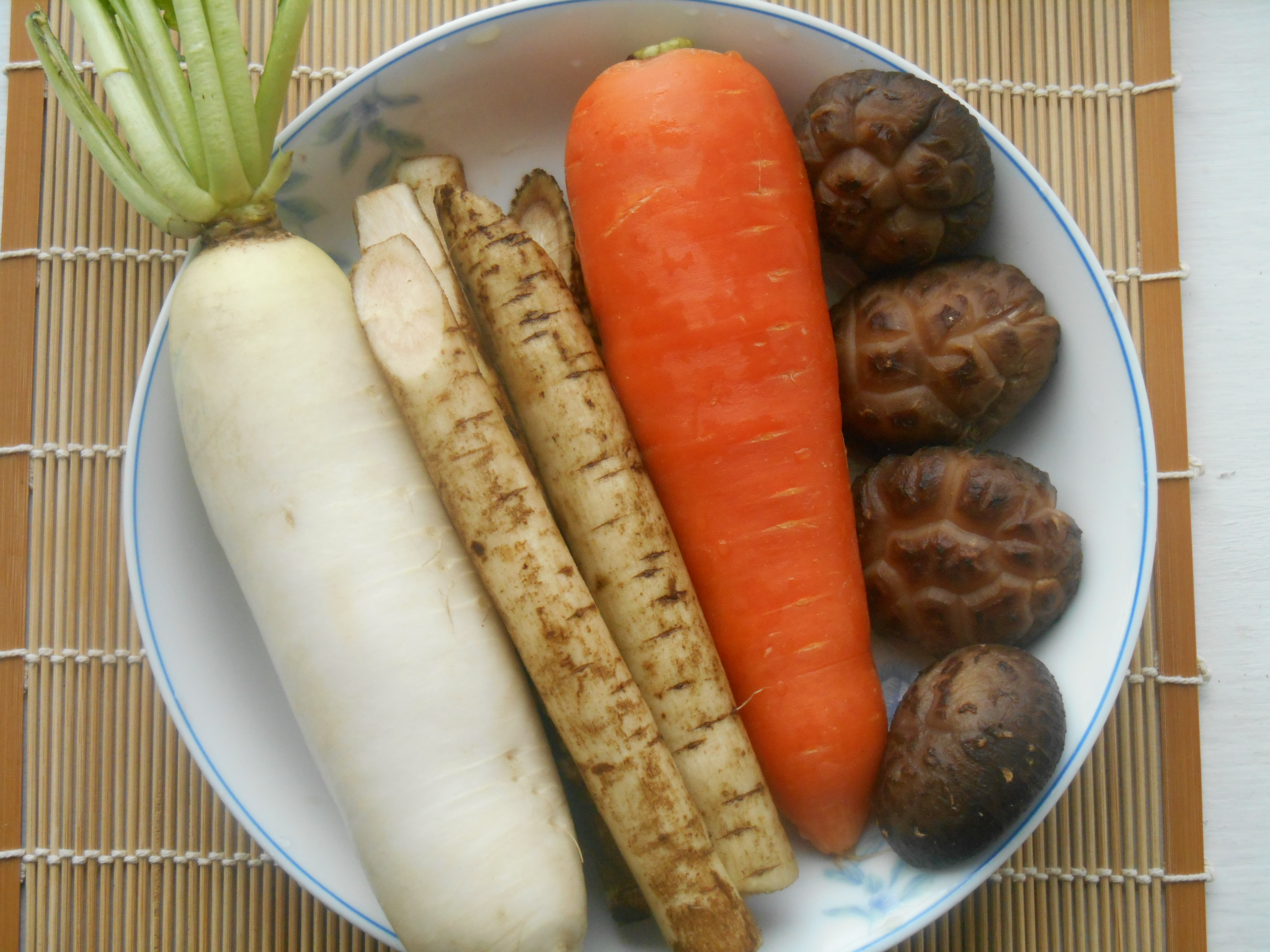 Five-Element Vegetarian Soup (Burdock, Daikon, Carrot & Shiitake)