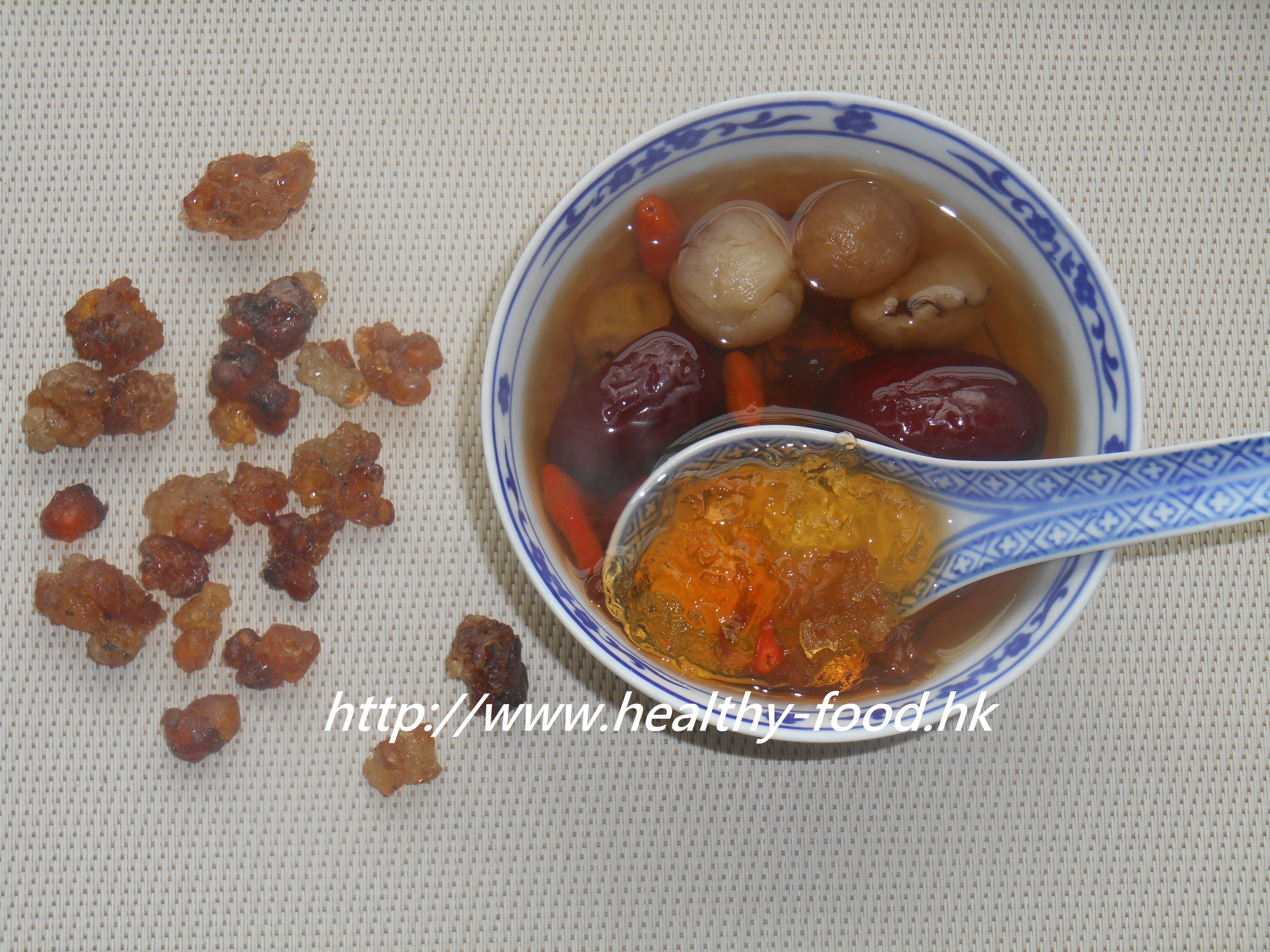 Peach Gum Longan Goji Dessert Soup