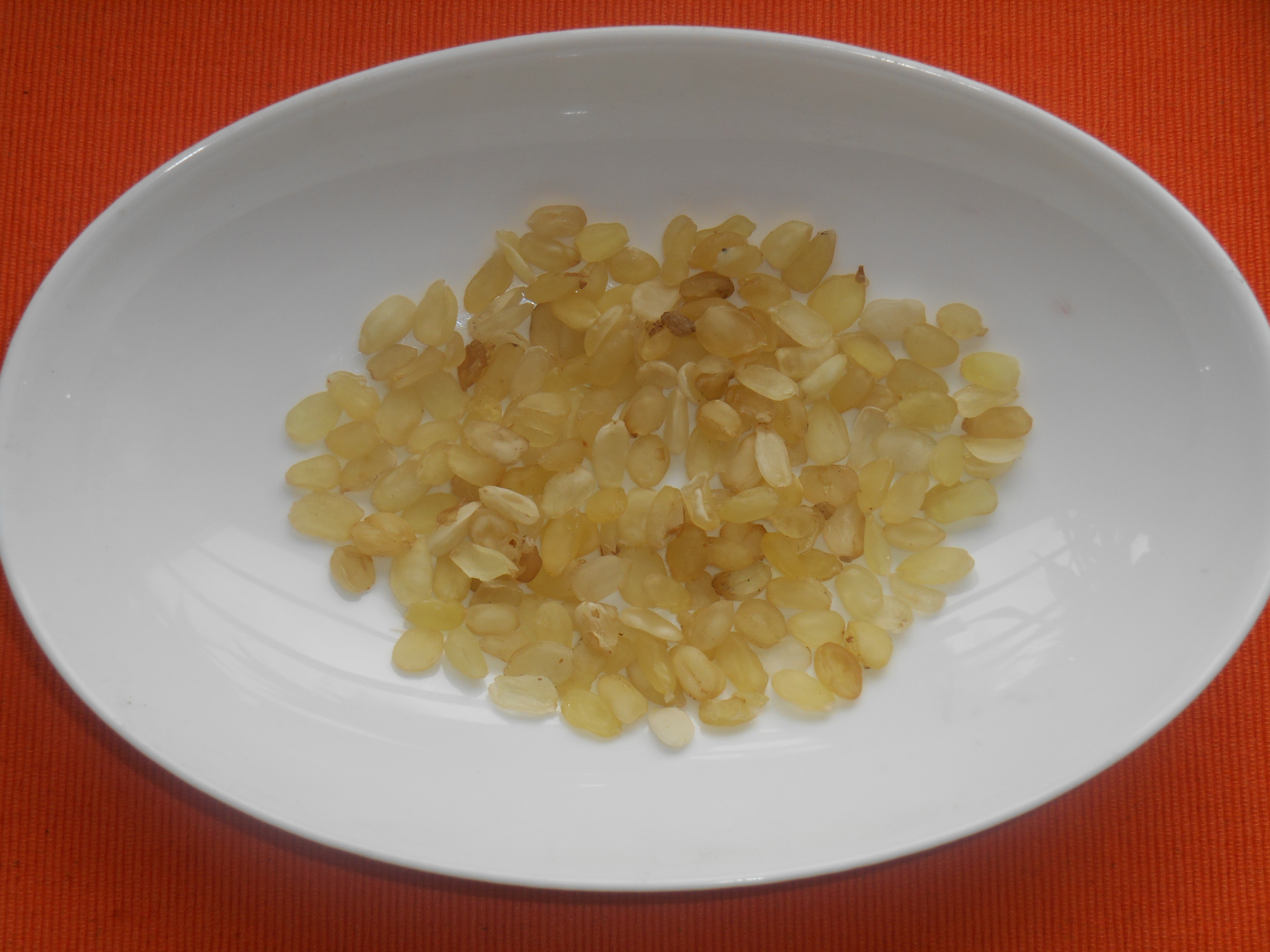 Snow Jelly (Saponaria Seed) Sweet Soup with Longan, Goji and Red Dates