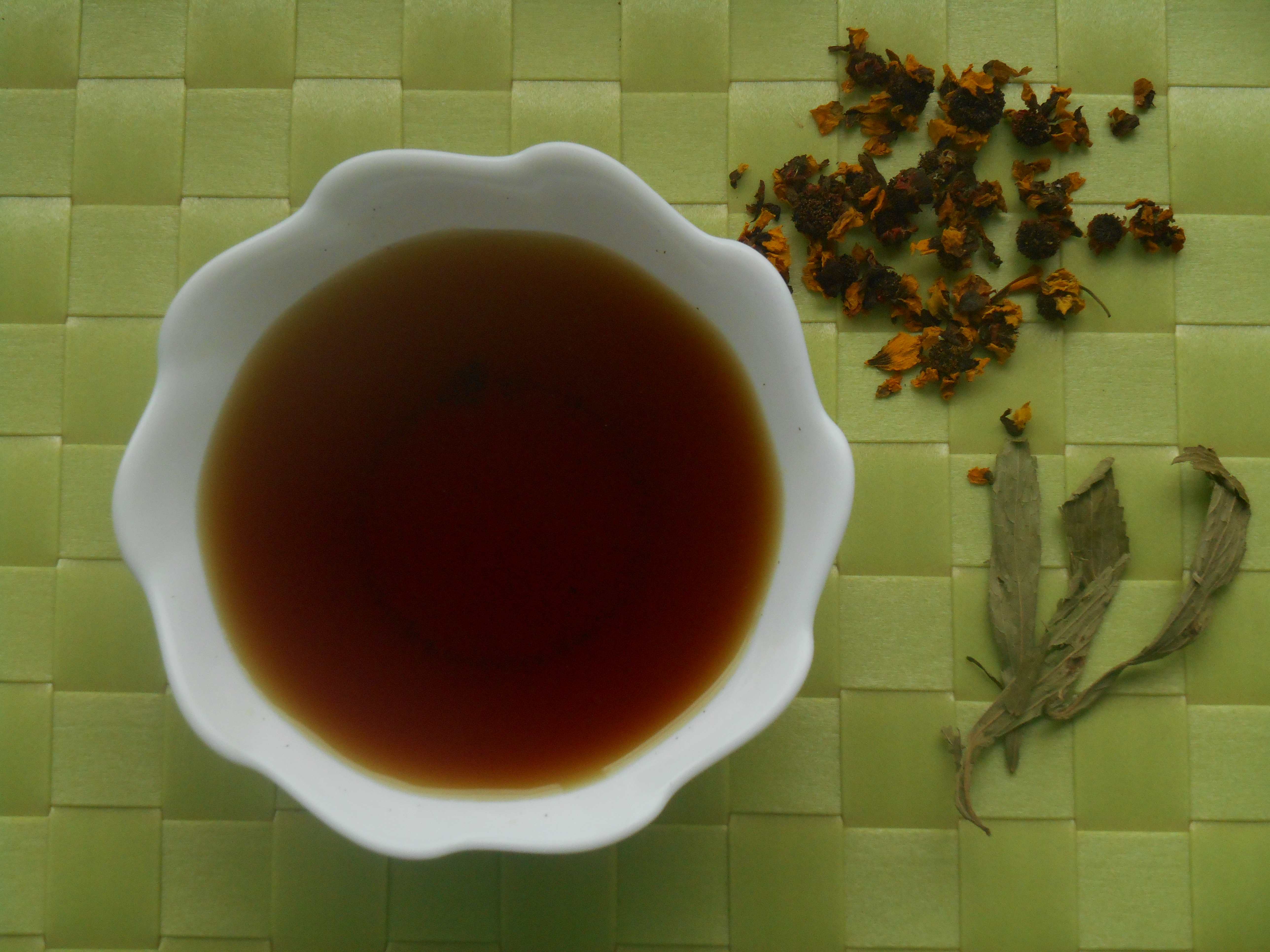 Snow Chrysanthemum and Stevia Leaf Tea