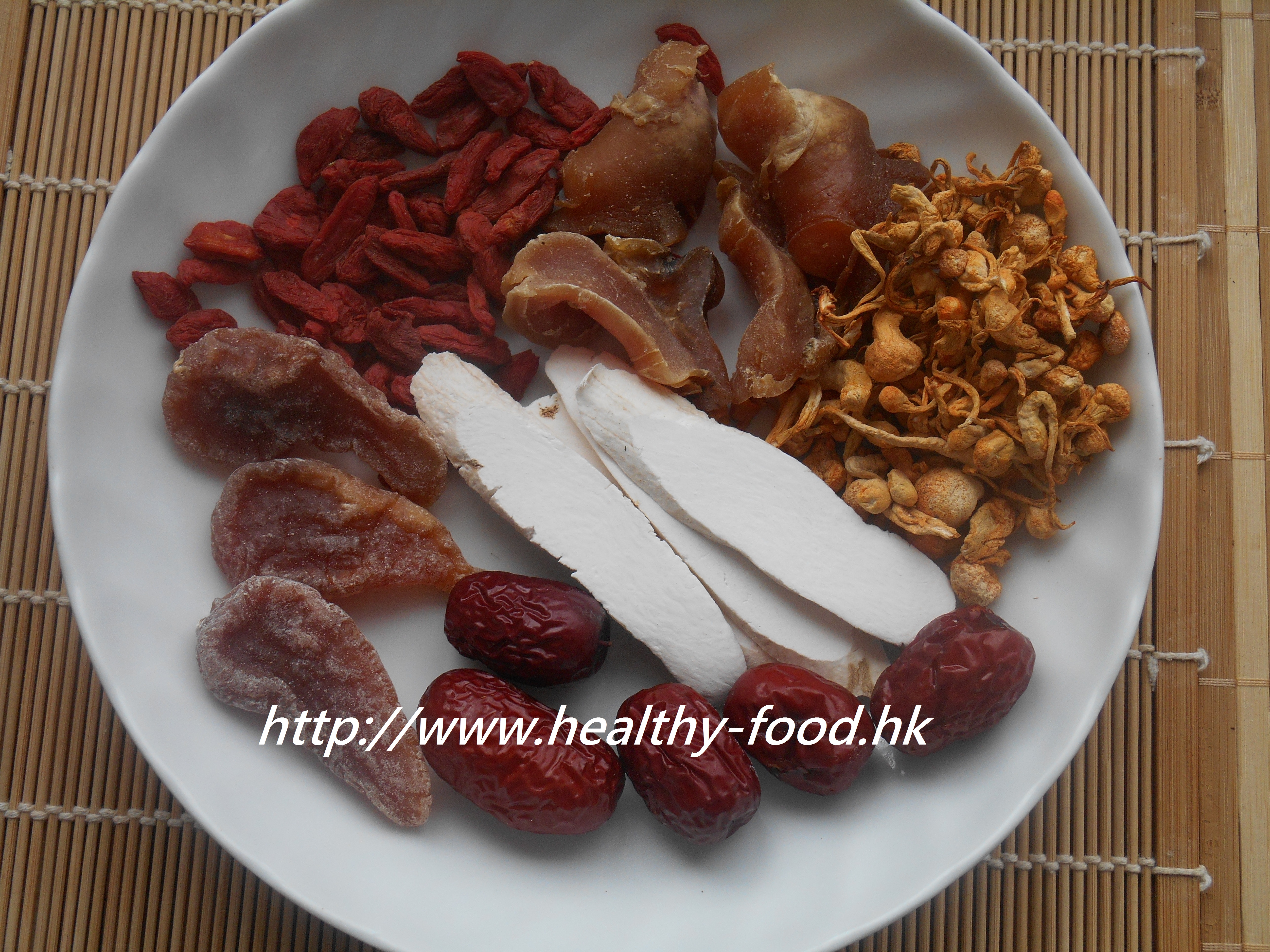 Conch, Pearl Oyster Meat, Yam and Cordyceps Flower Soup