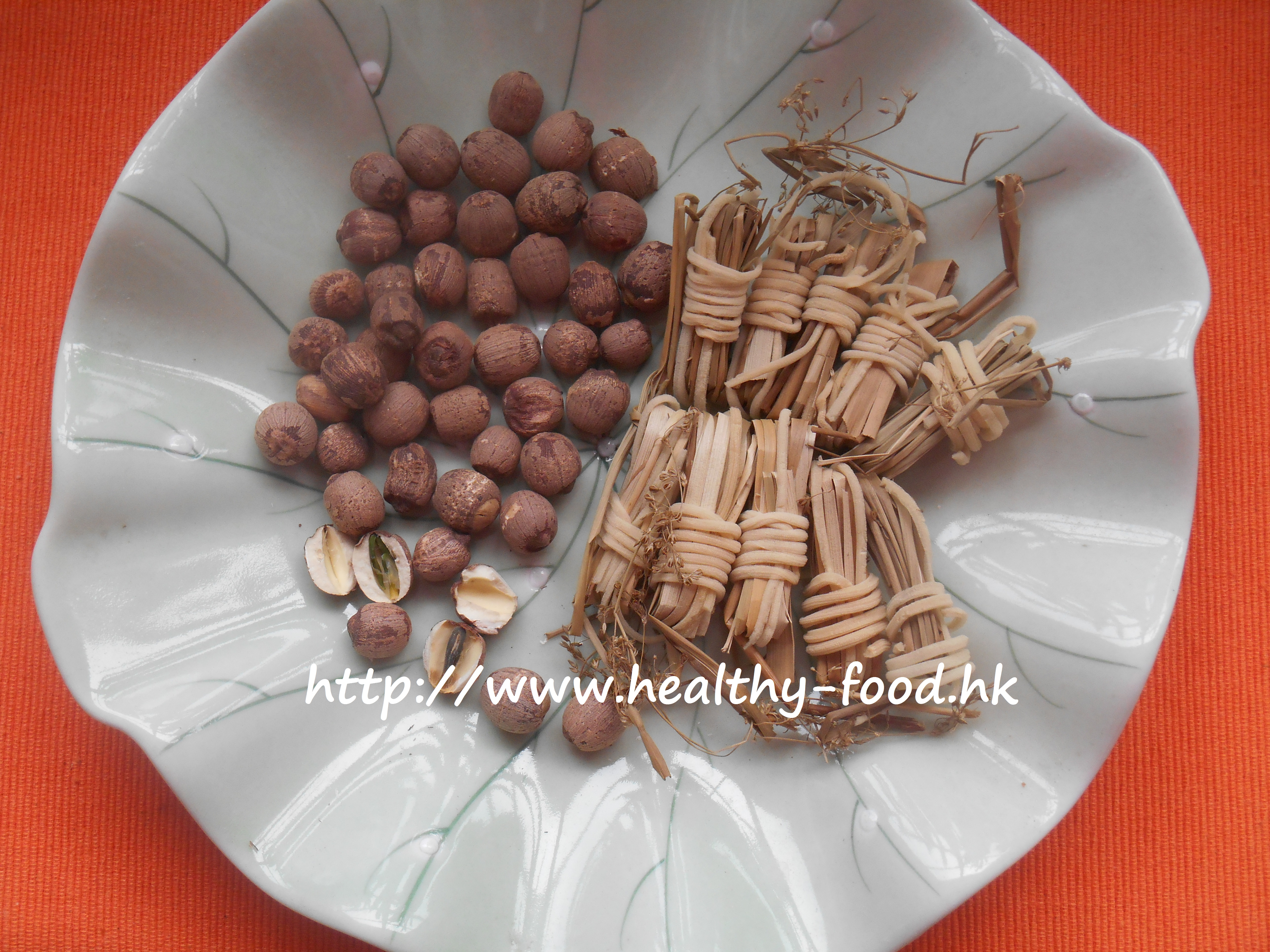 Whole Lotus Seed and Juncus Herb Tea