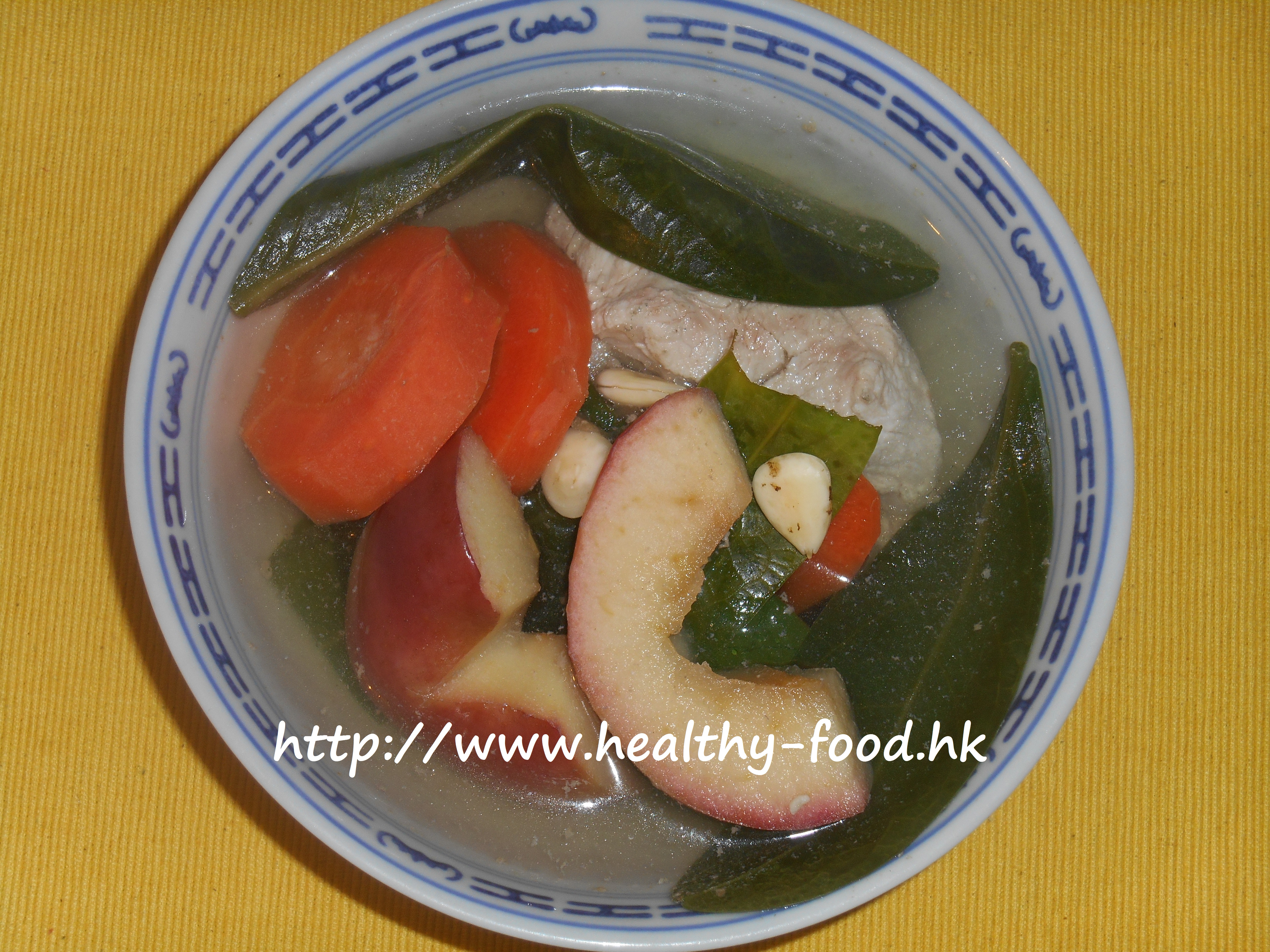 Dragon Tongue Leaf, Apple, Carrot and Lean Pork Soup