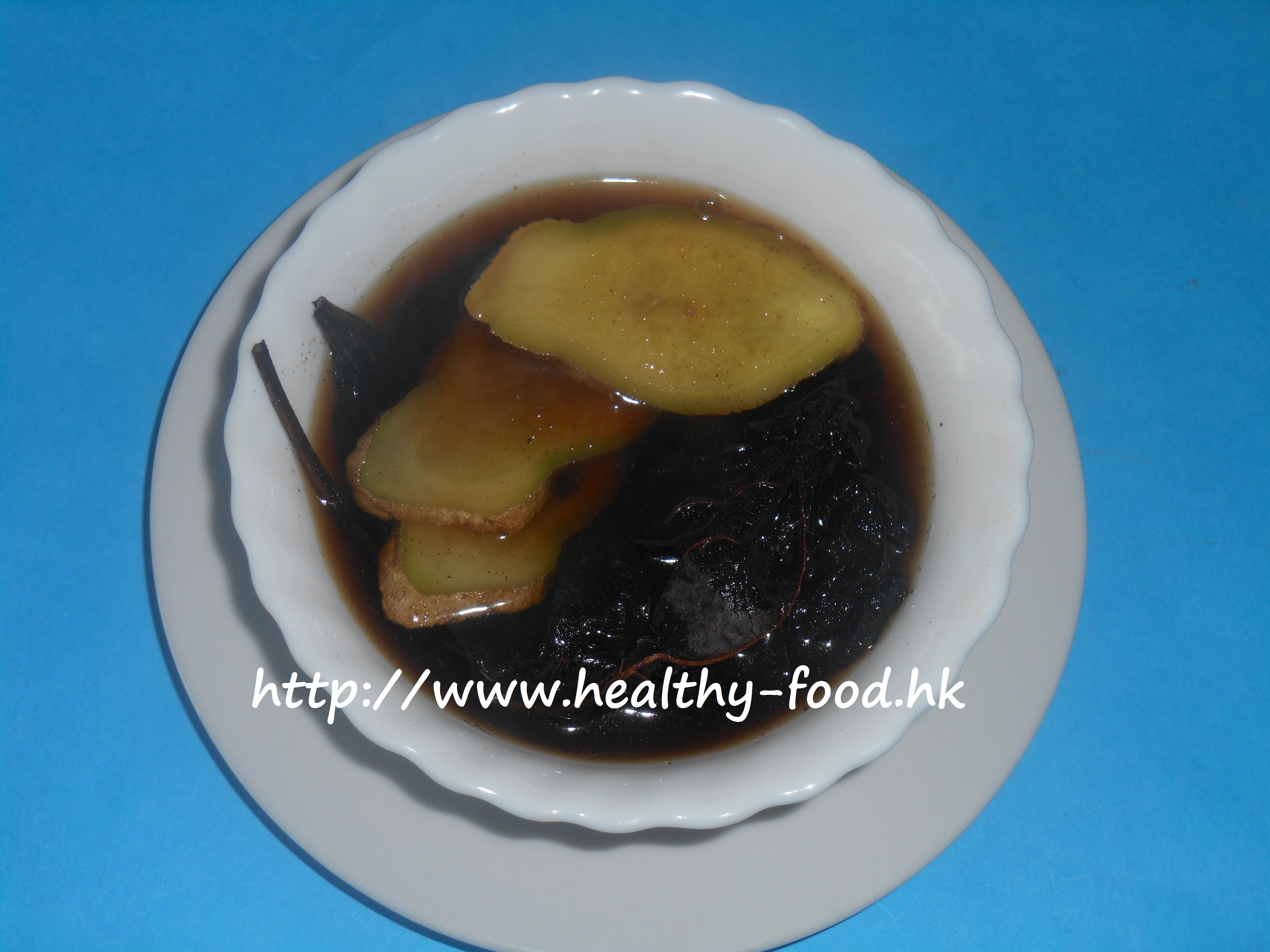 Perilla-Ginger-Brown Sugar Tea (cold type) and Mint-Mulberry-Chrysanthemum-Honeysuckle Drink (heat type)