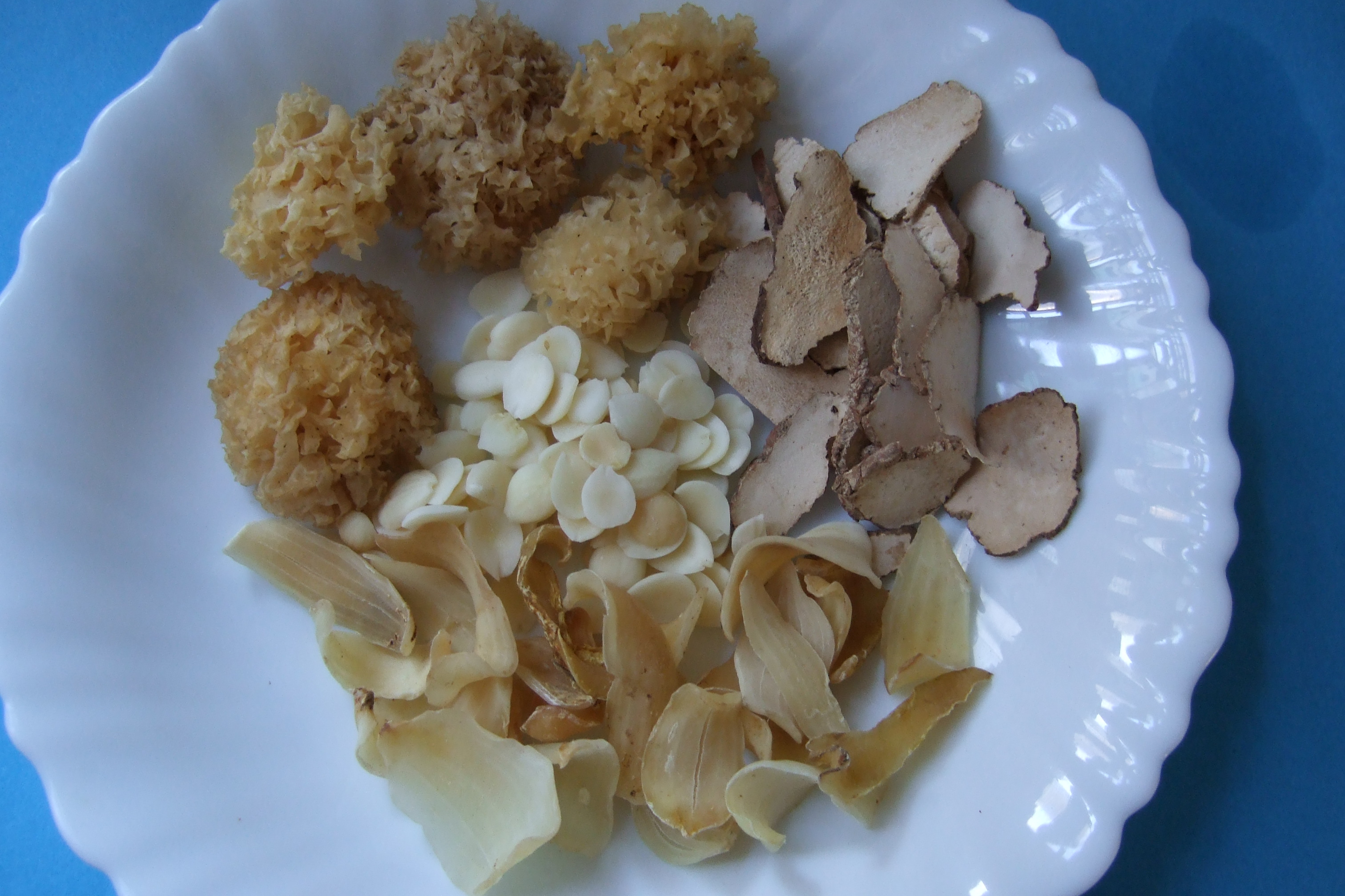 Tiger Milk Mushroom, Snow Fungus, Lily and Almond Soup