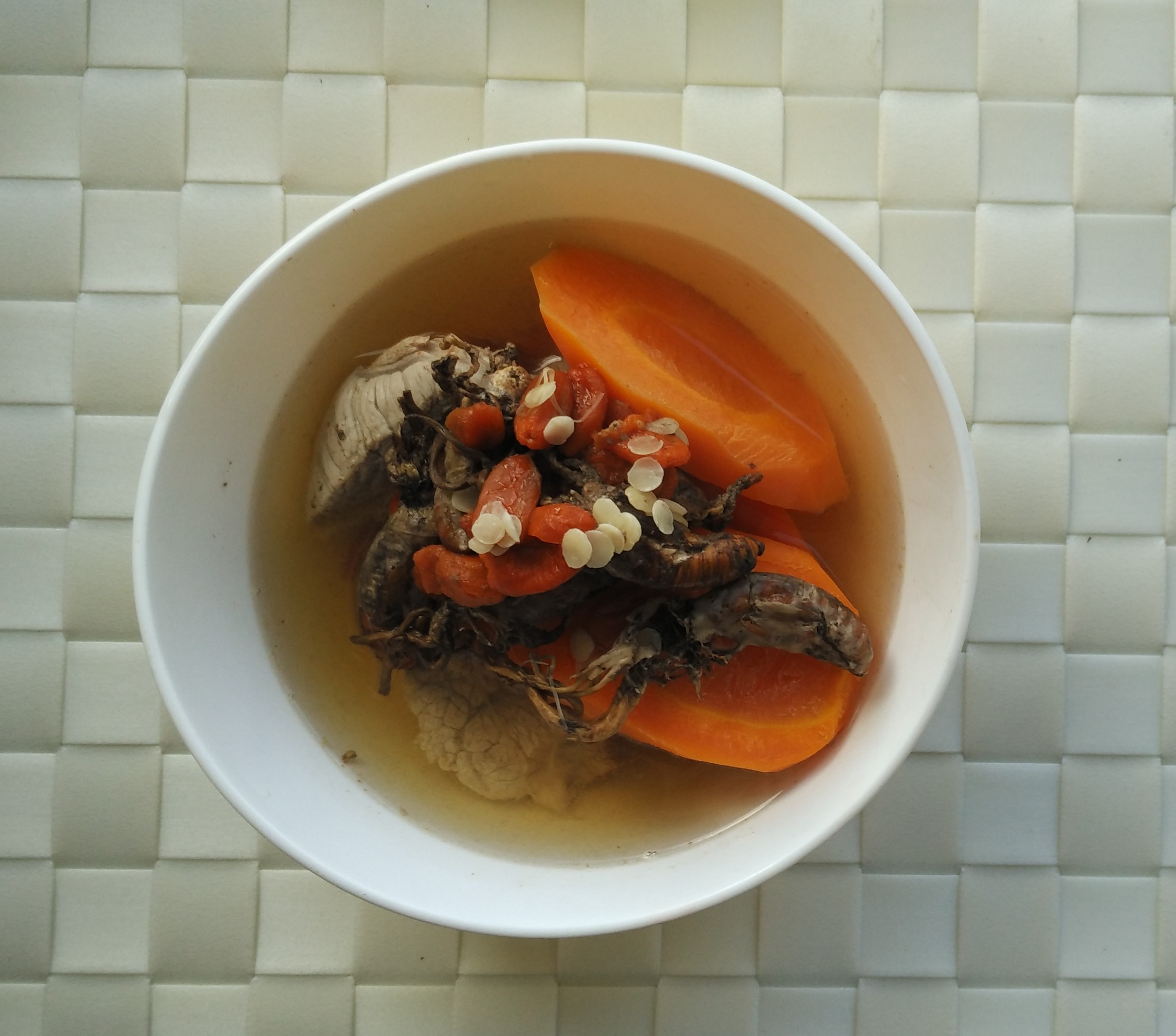 Cicada Fungus Flower, Ruiren Nut, Goji Berry and Carrot Pork Soup