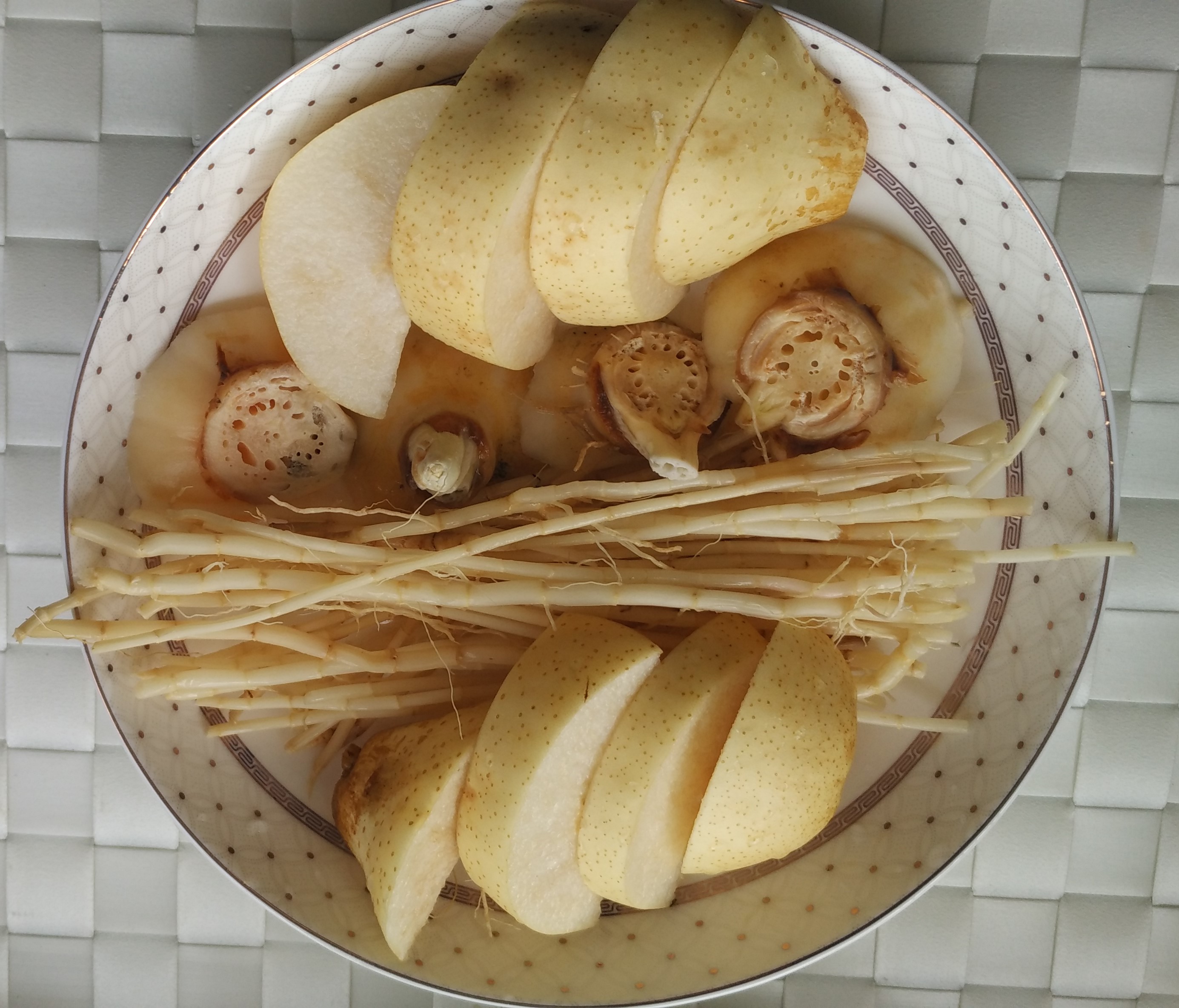Fresh Cogongrass Root, Lotus Node & Pear Drink