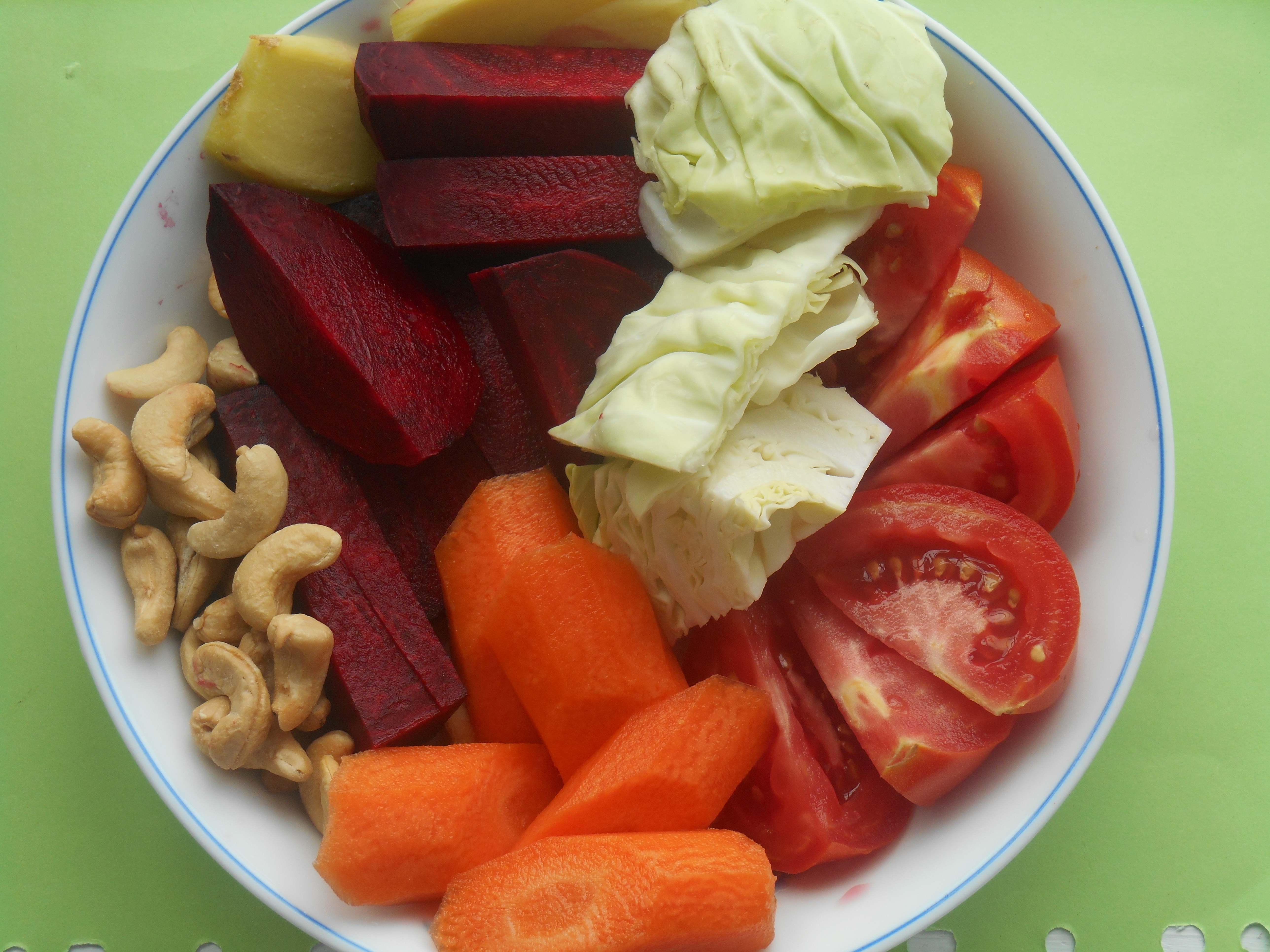 Beetroot, Tomato & Cashew Soup