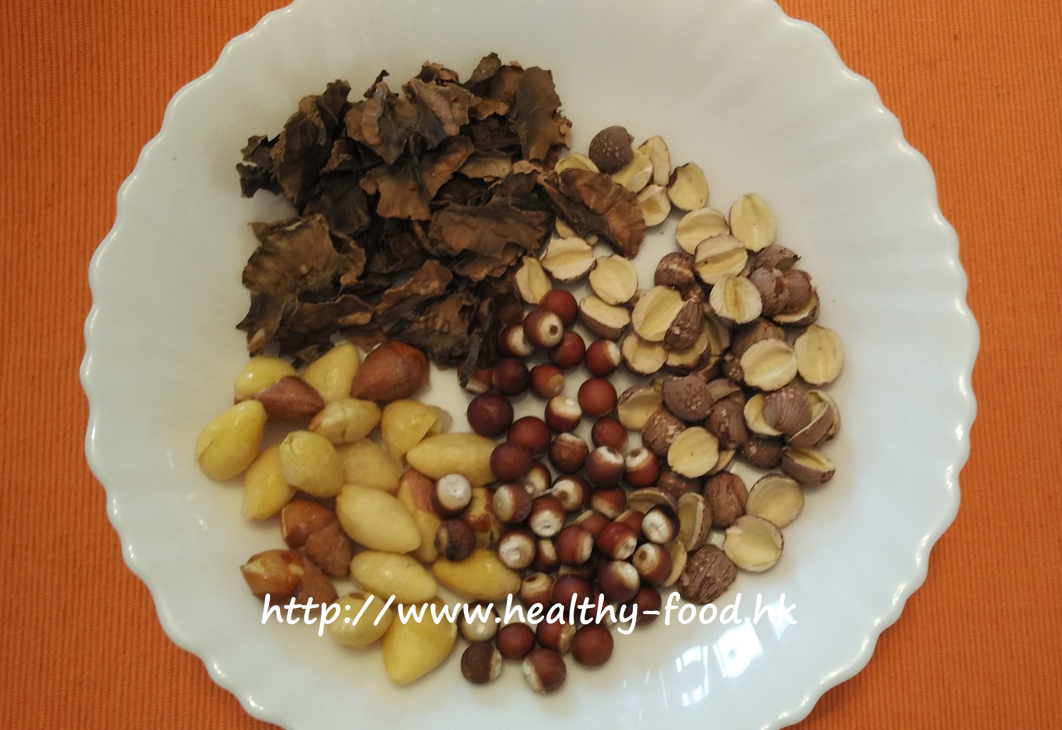 Walnut Partition (Fen Xin Mu), Lotus Seed, Fox Nut & Ginkgo Soup