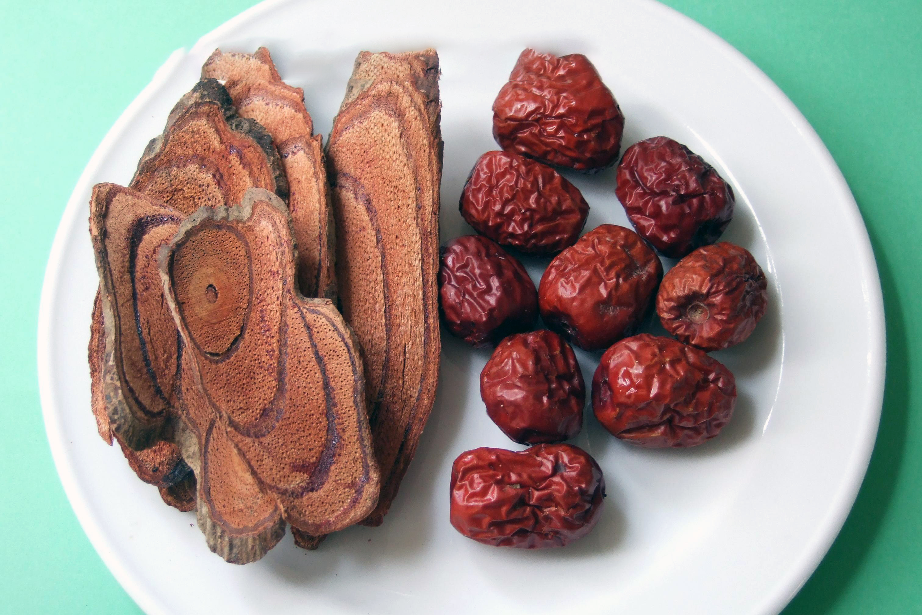 Spatholobus Stem (Ji Xue Teng) & Red Date Tea