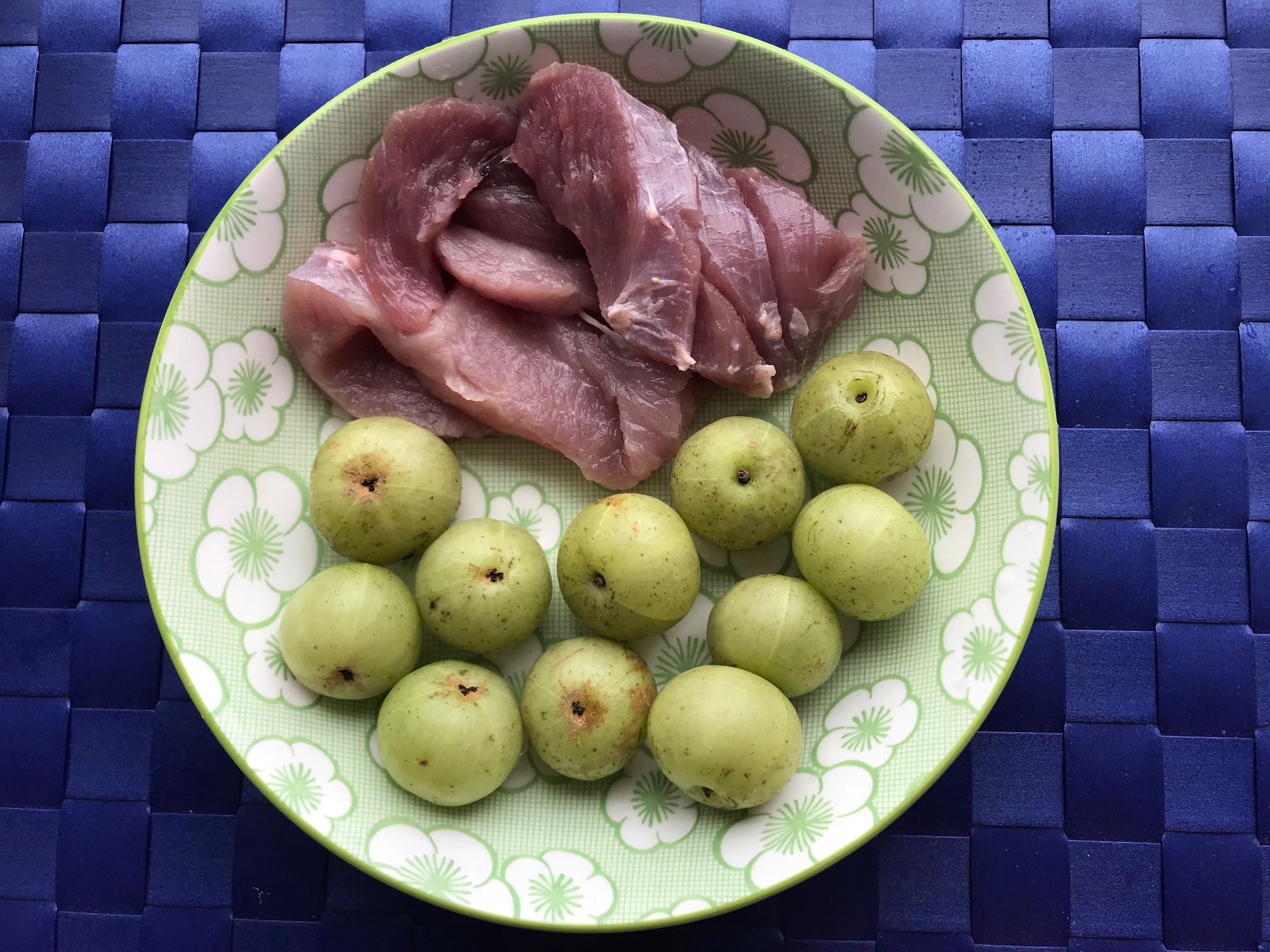 Phyllanthus (Oil Gan Zi) and Lean Pork Soup