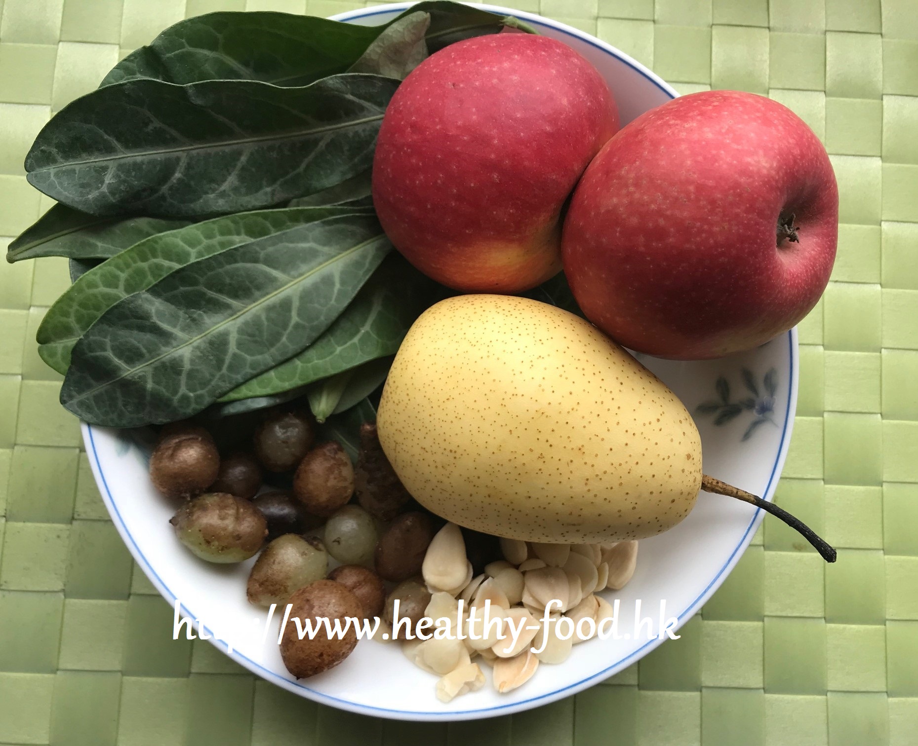 Dragon Tongue Leaf, Stone Wampee, Apple and Pear Drink