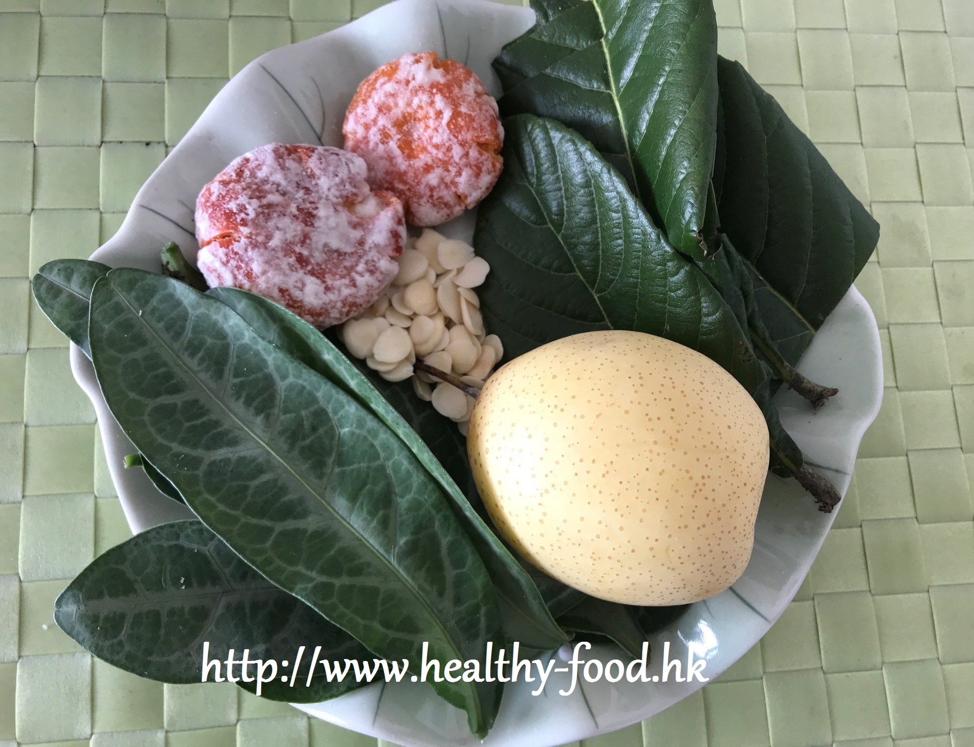 Loquat Leaf, Dragon Tongue Leaf, Dried Tangerine and Pear Water