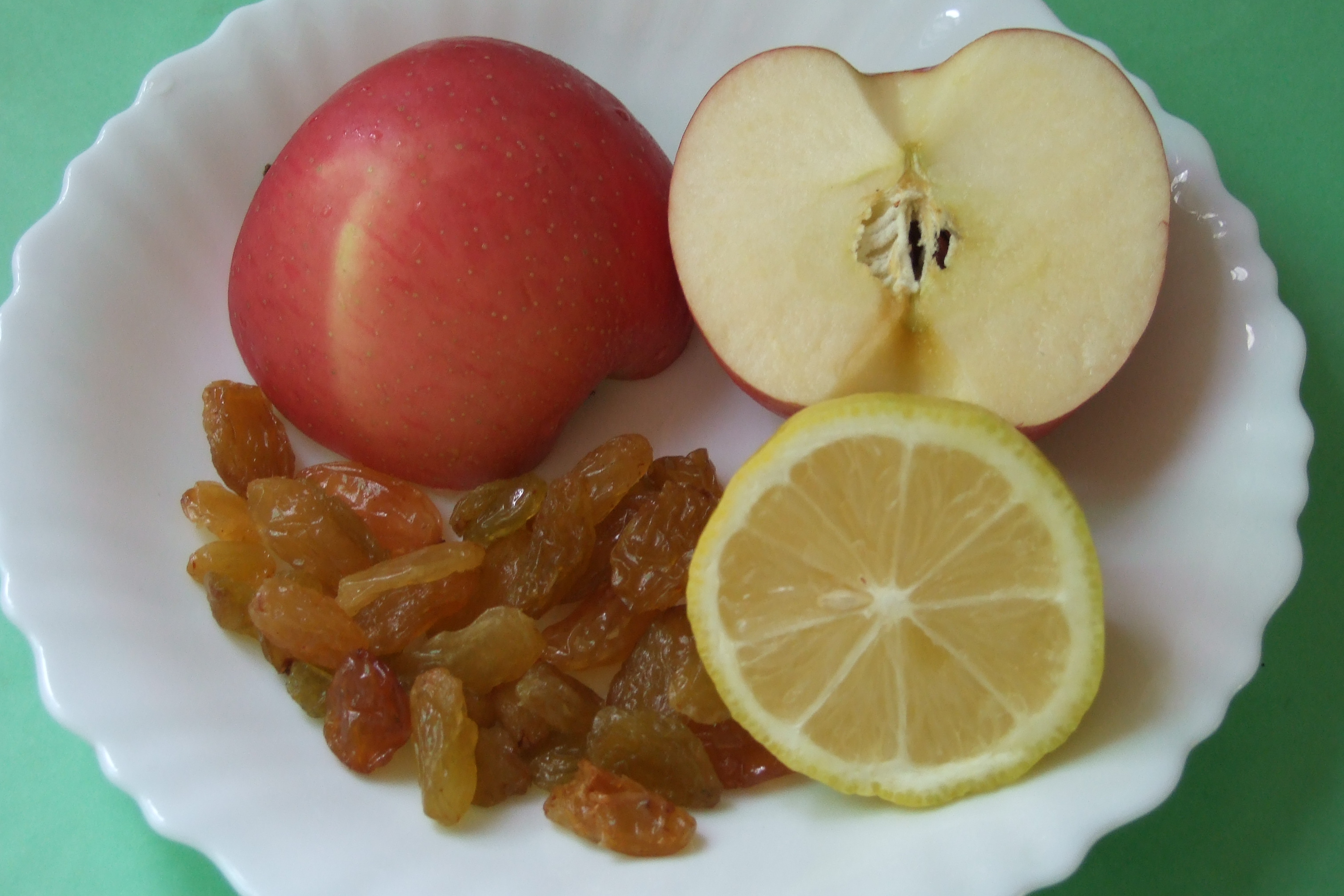 Apple, Raisin and Fresh Lemon Tea