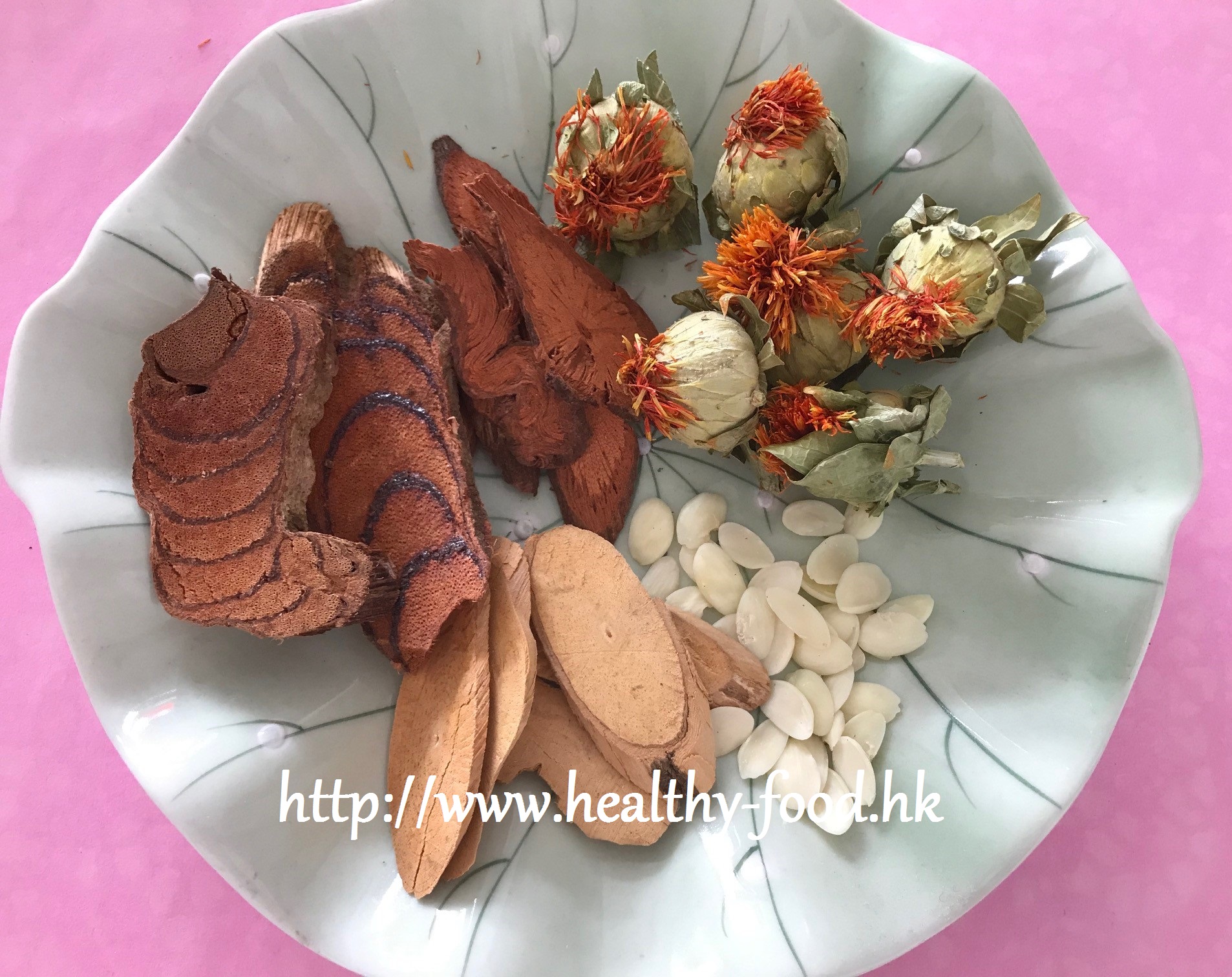 Three-Vine Safflower Peach Kernel Soup