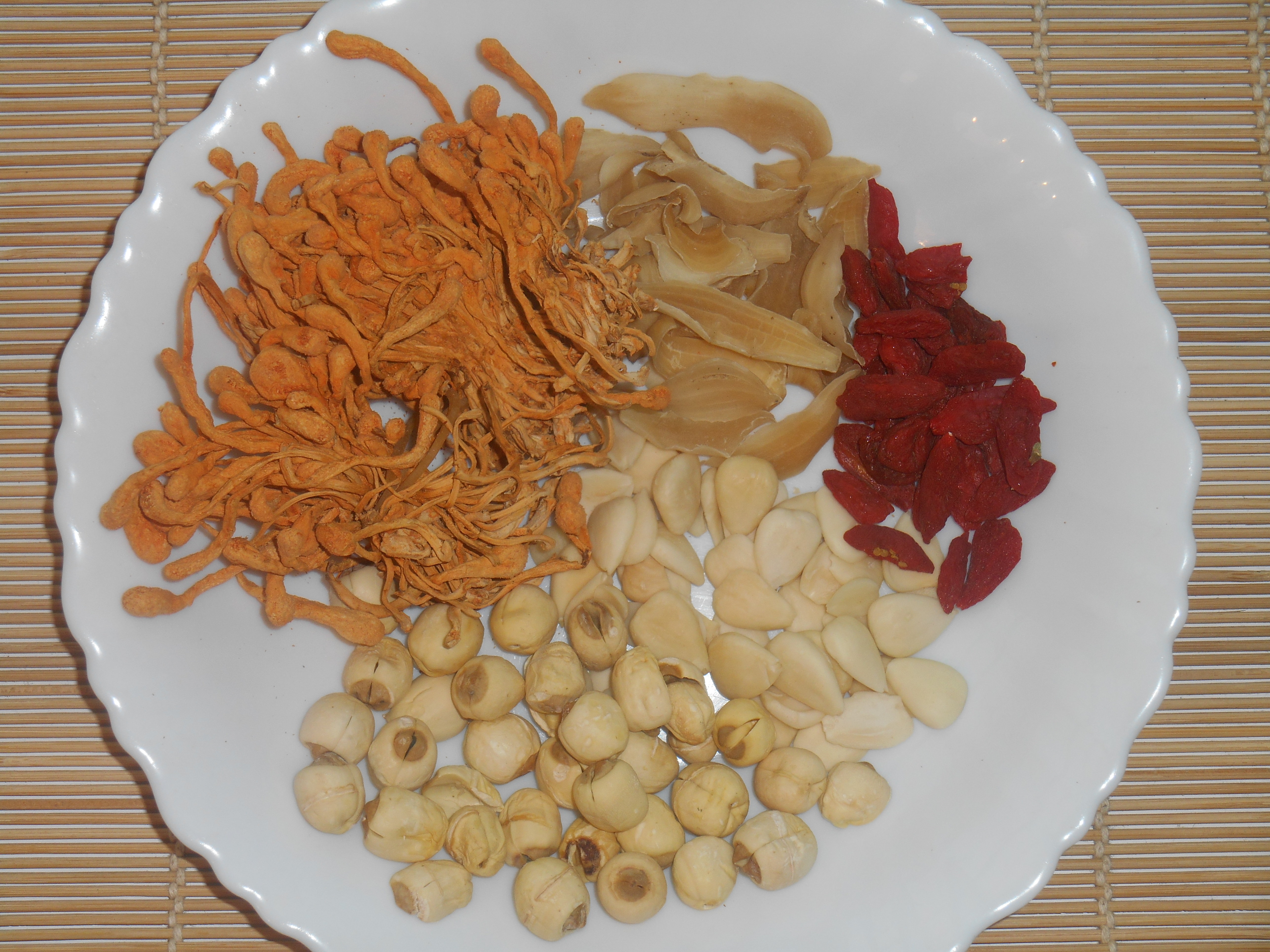 Cordyceps Flower, Lotus Seed, Lily Bulb & Goji Berry Soup
