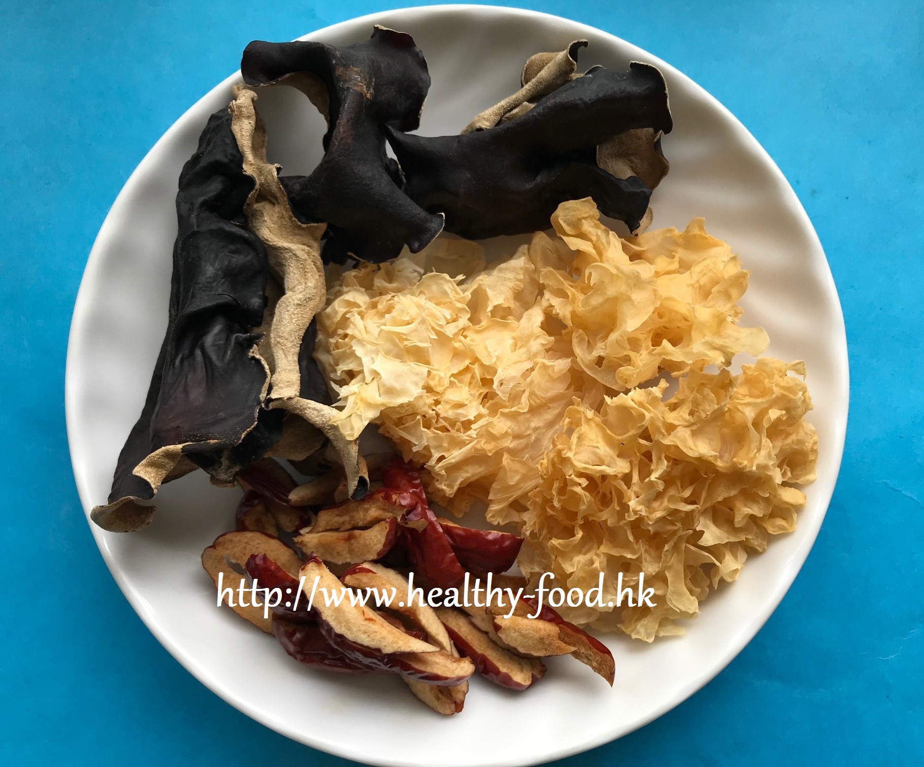Snow Fungus, White-Back Black Wood Ear & Jujube Soup