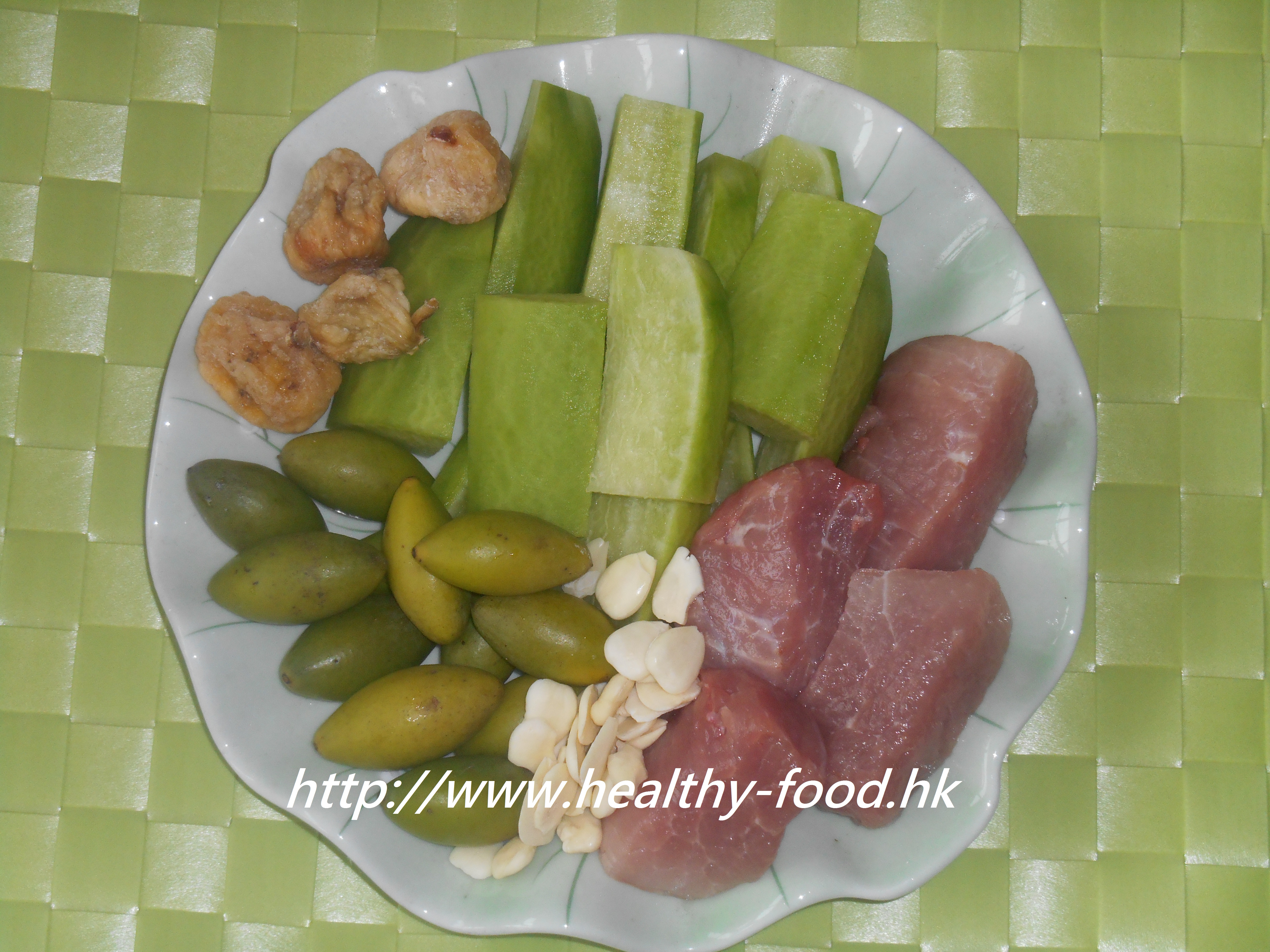 Green Olive, Green Radish, Fig, and Sweet Almond Lean Pork Soup