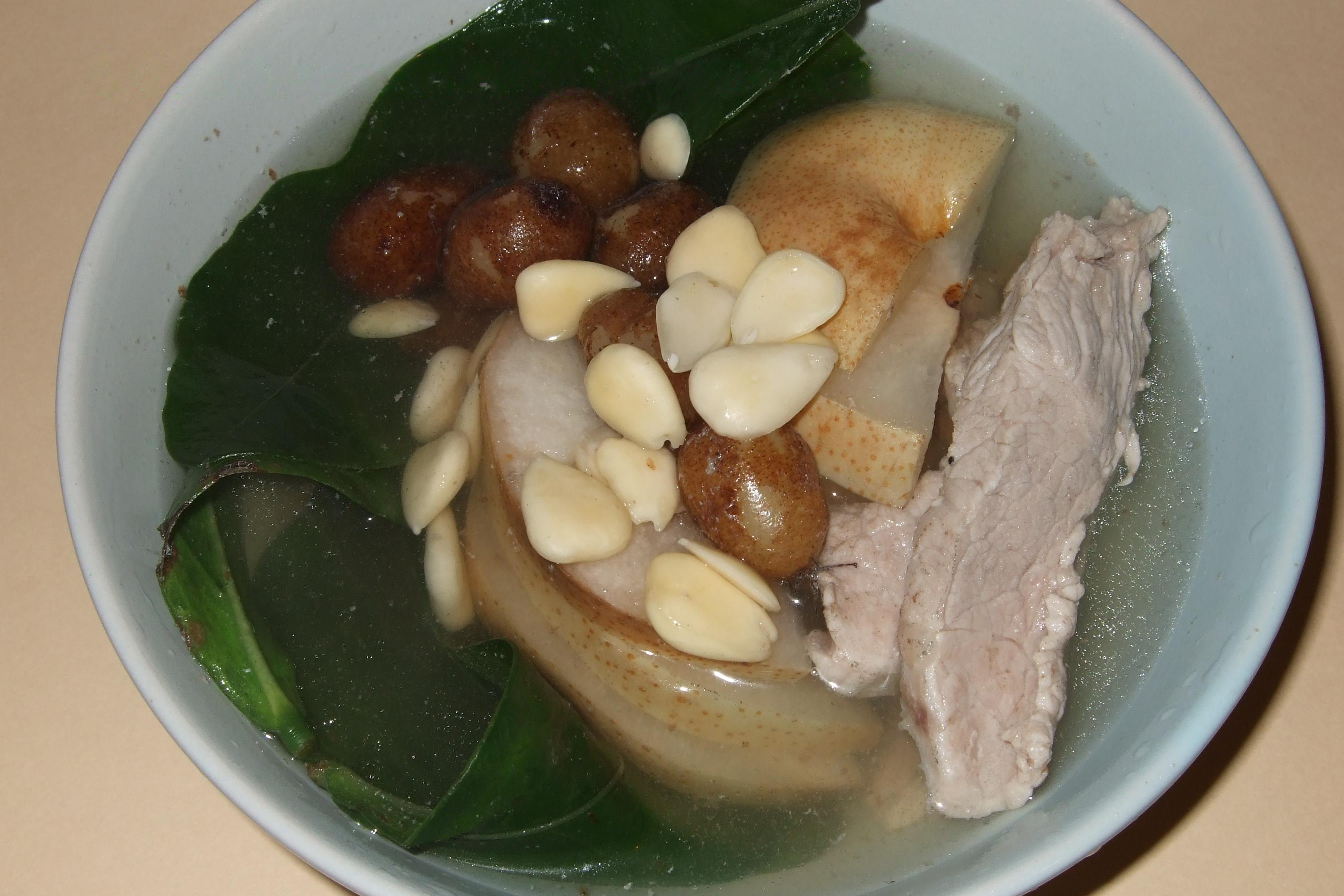 Dragon Tongue Leaf, Loquat Leaf, Rock Peel & Pear Soup