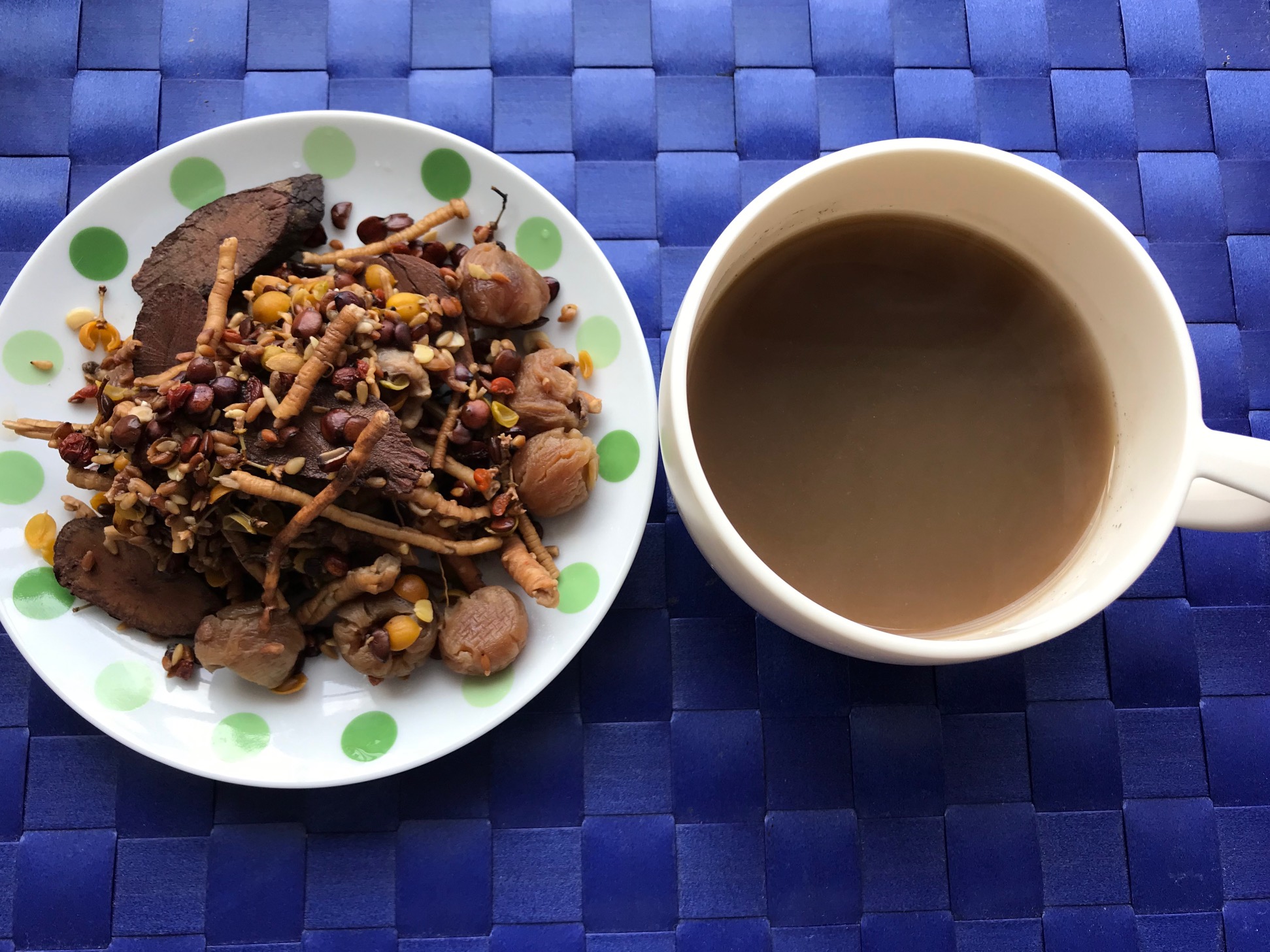 Two-Seed Albizia Flower Longan Tea (Er Ren He Huan Hua Yuan Rou Cha)
