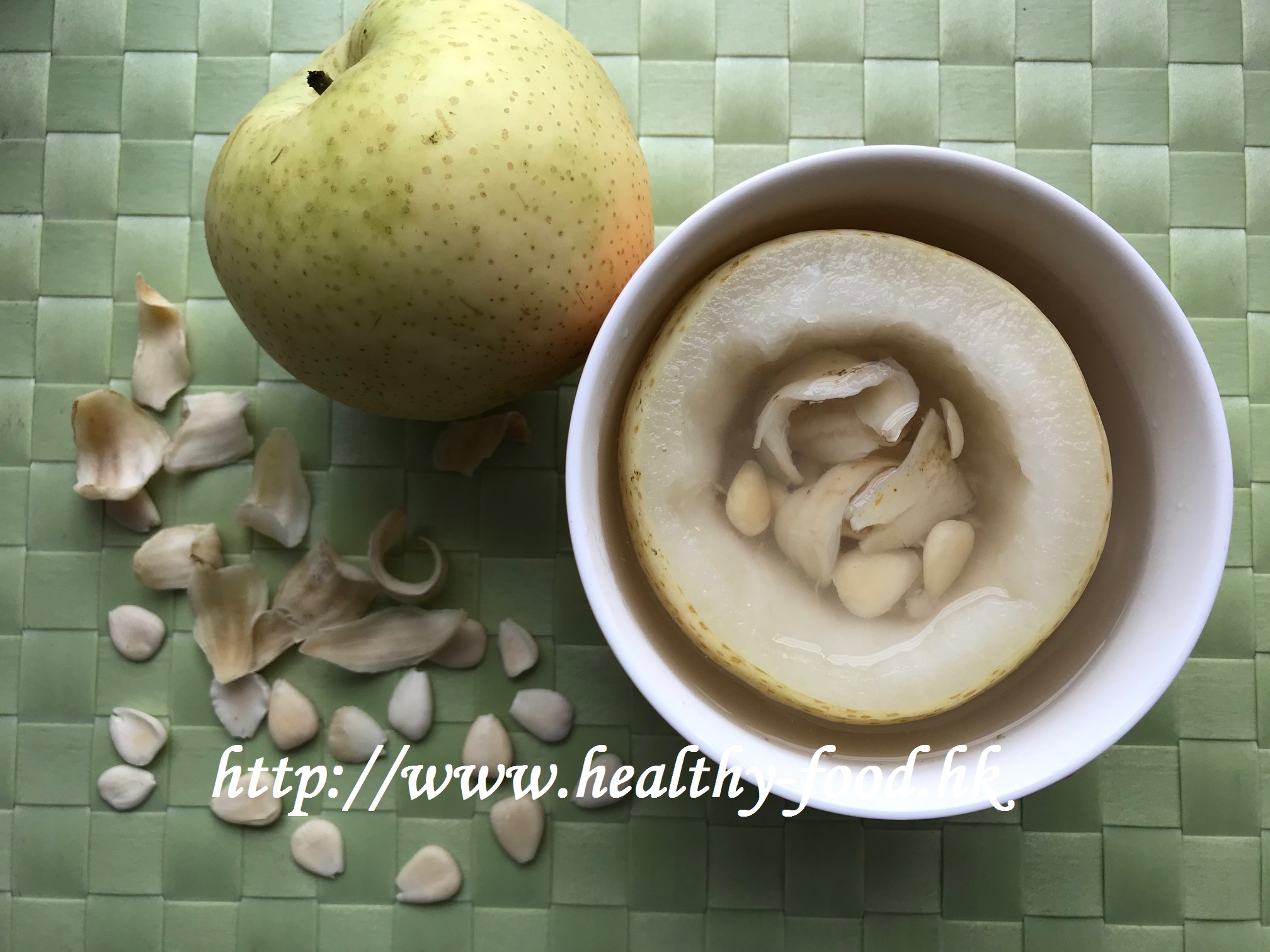 Lily Bulb and Sweet Almond Steamed Pear