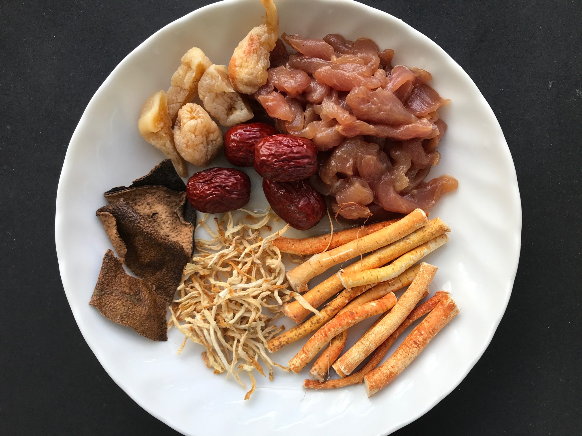 Five-Finger Fig Root, Finger Citron, Tangerine Peel and Lean Pork Soup