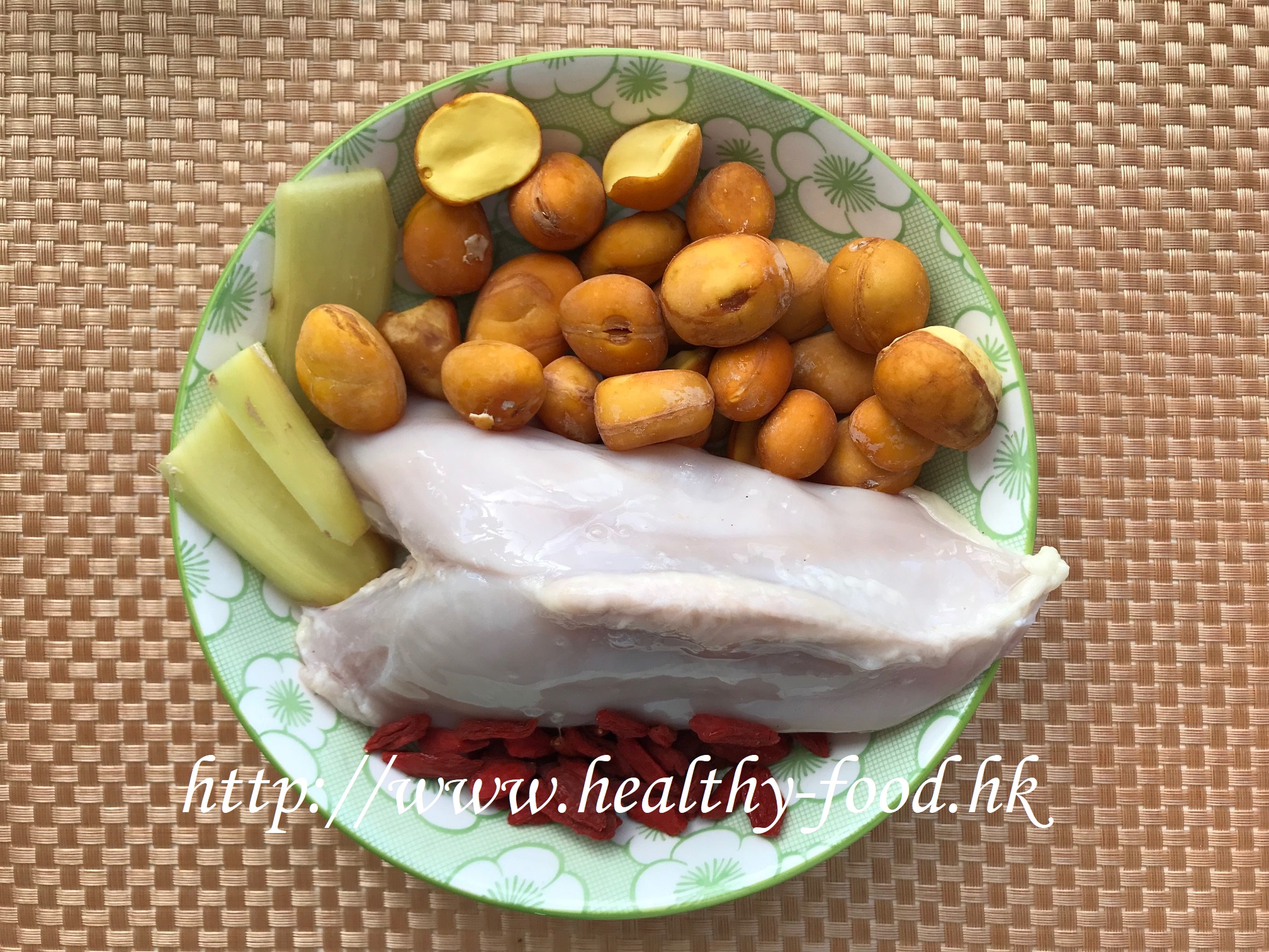 Phoenix Eye Fruit, Goji and Chicken Breast Soup