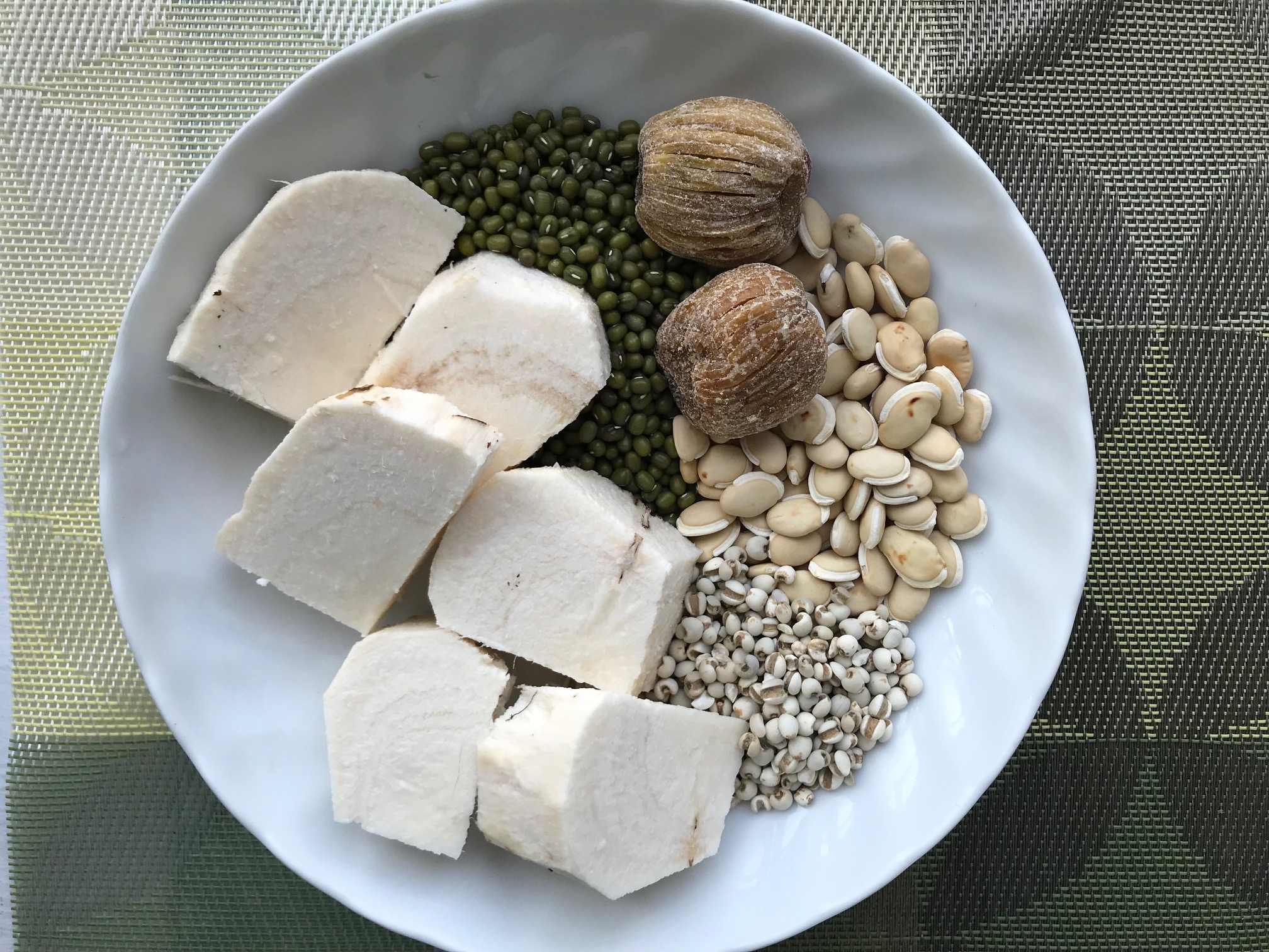 Kudzu Root, Mung Bean, Coix Seed and Hyacinth Bean Drink