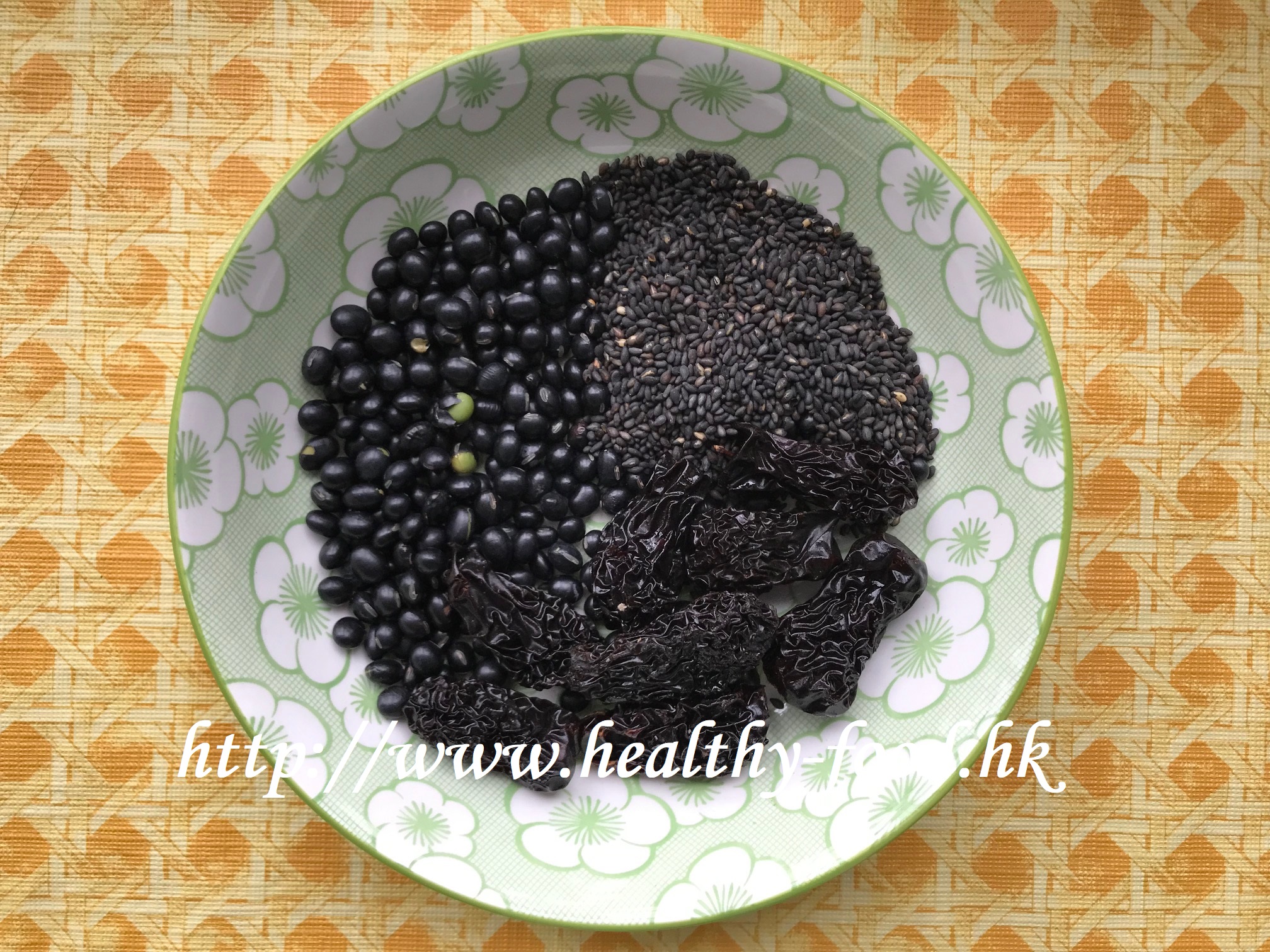 Three Black Soup (Black Soybean, Black Sesame and Black Dates)