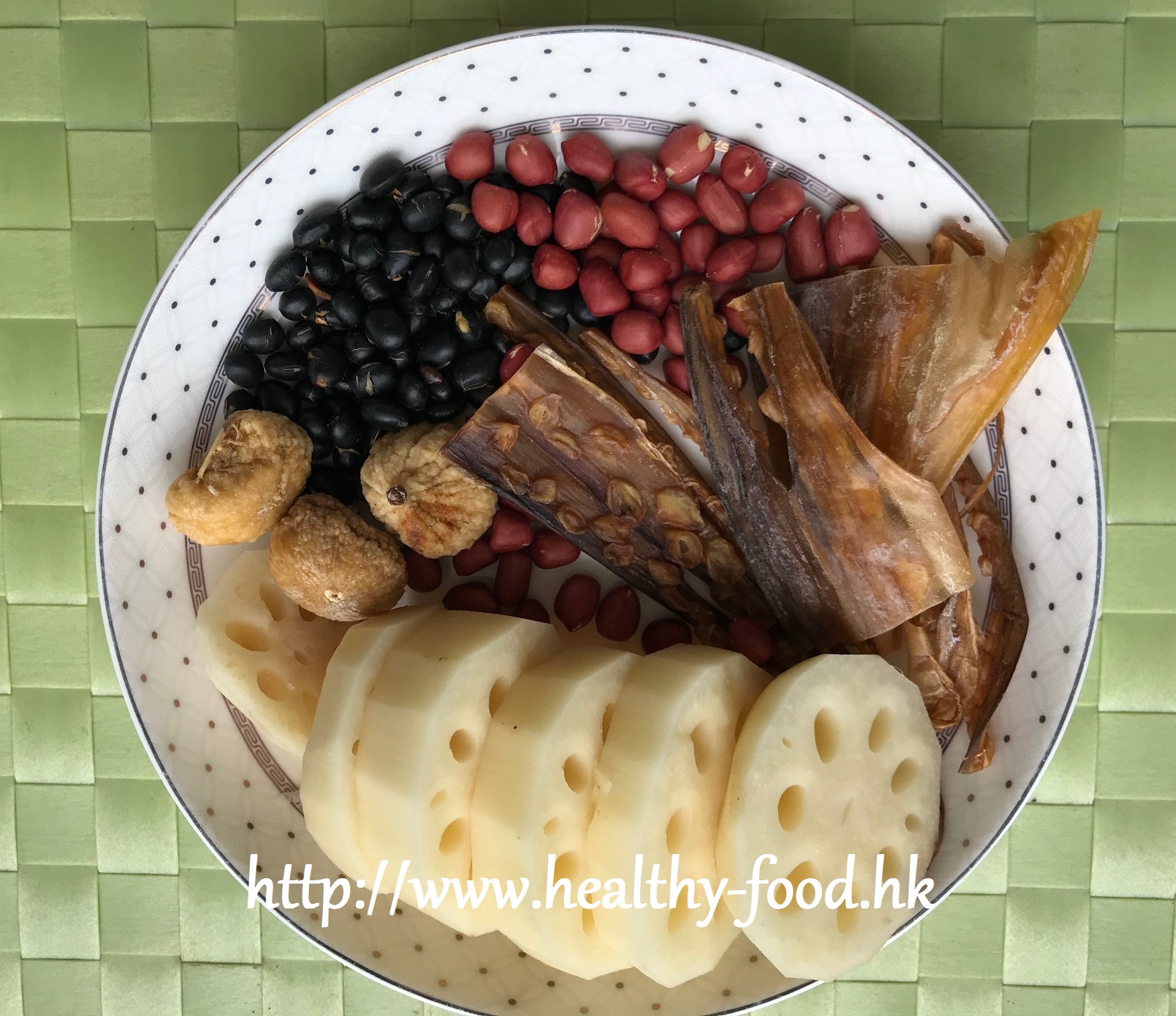 Lotus Root, Peanut, Black Bean & Dried Octopus Soup