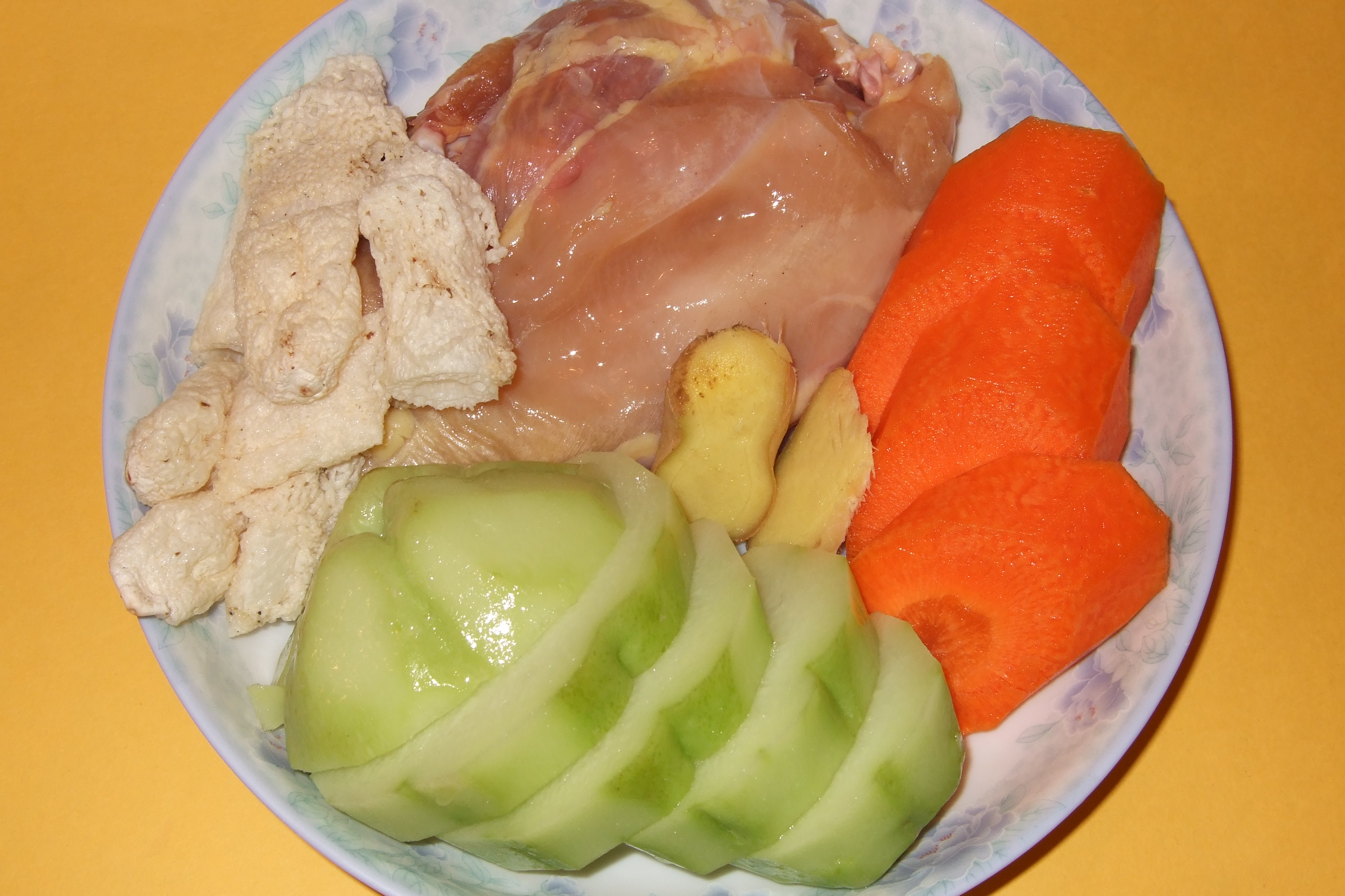 Chayote, Bamboo Fungus & Chicken Breast Soup