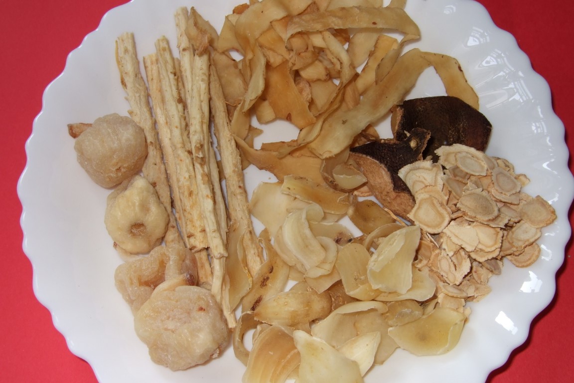 American Ginseng, Adenophora Root, Polygonatum and Lily Bulb Soup