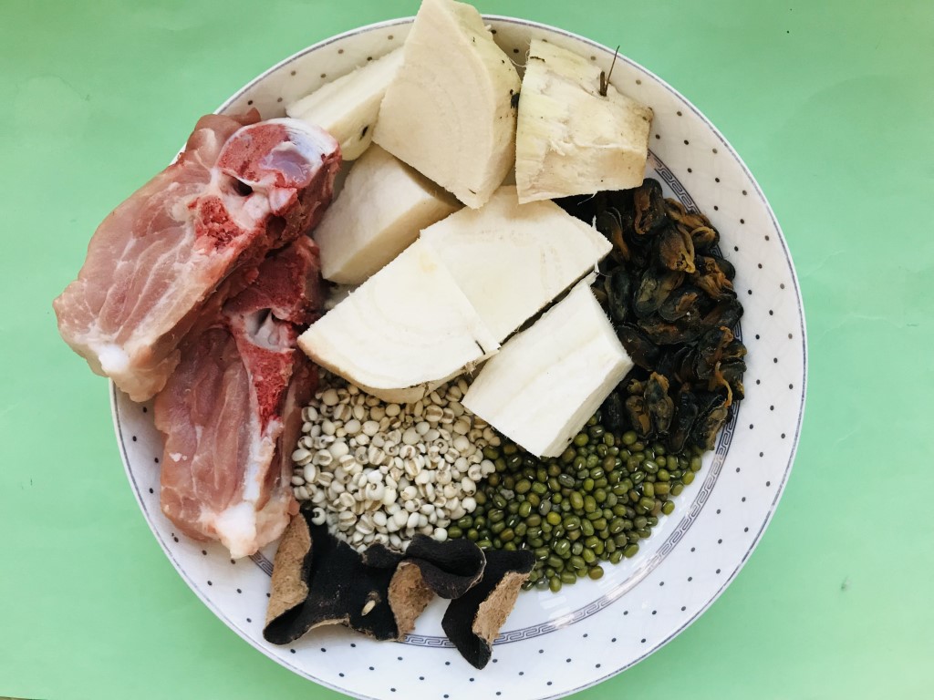 Dried Mussel, Kudzu Root, Mung Bean, Barley and Pork Rib Soup