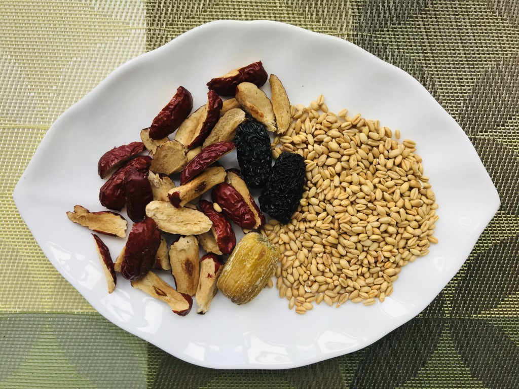 Three-Date Wheat Berry Tea (San Zao Mai Mi Cha)