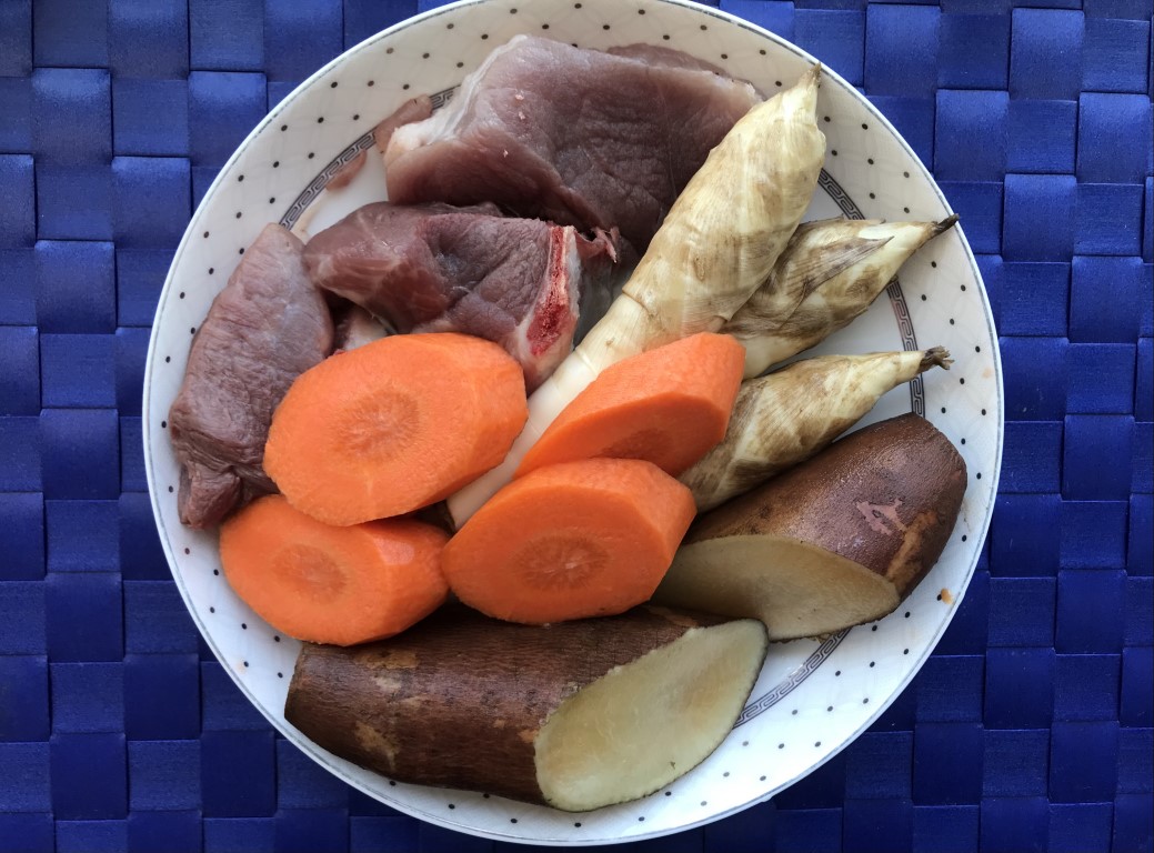 Yacon, Taro Stalk, Carrot and Pork Bone Soup (Xue Lian Guo Zhu Yu Xi Shi Gu Tang)