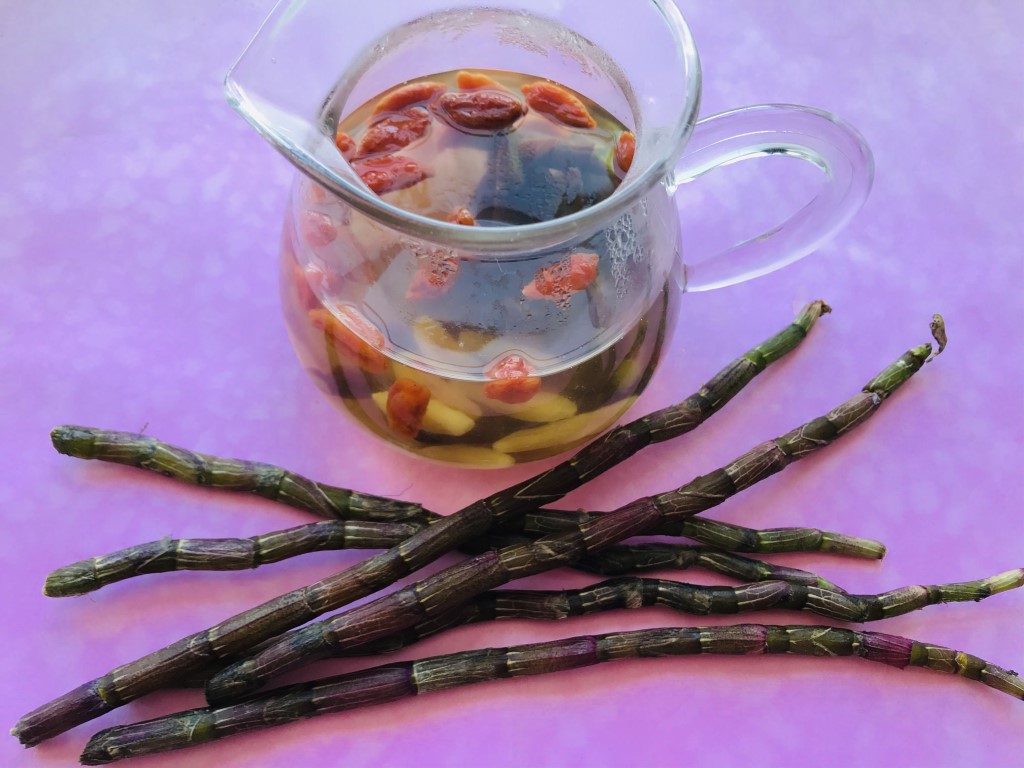 Fresh Dendrobium, Goji Berry and Ophiopogon Tea