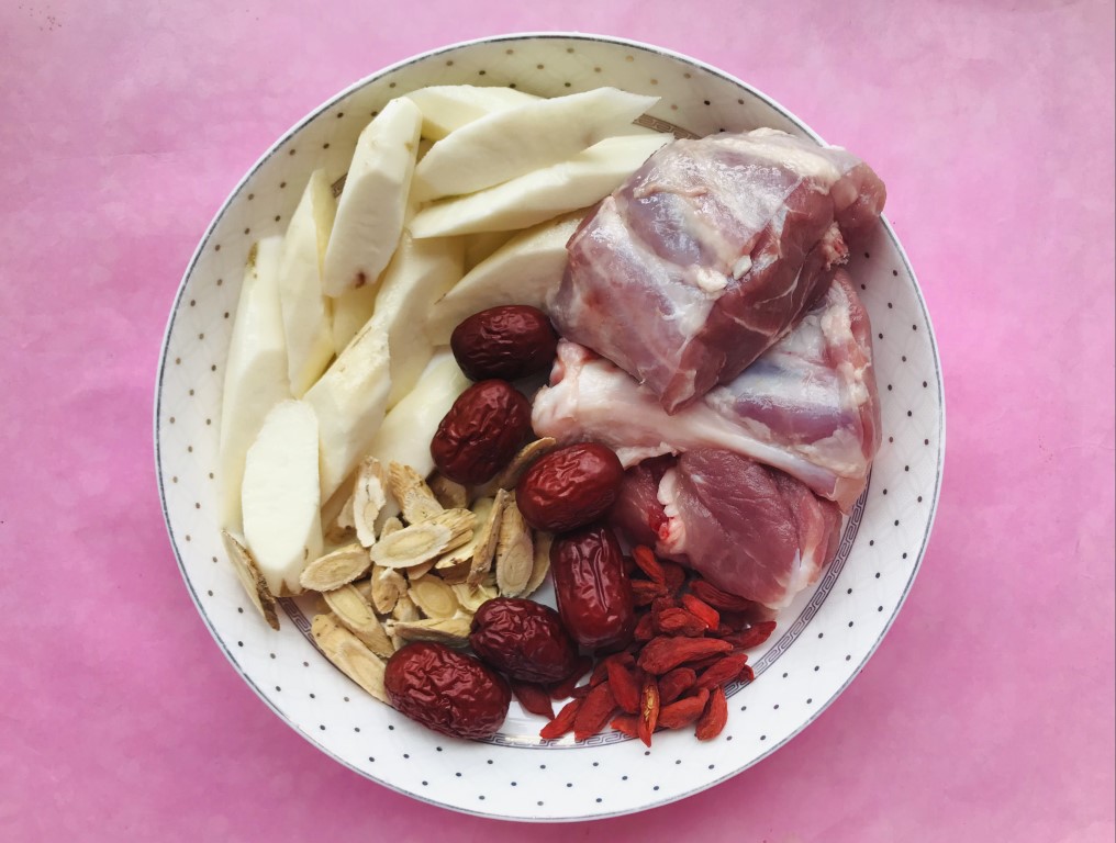 Astragalus, Fresh Chinese Yam, Wolfberry & Red Date Pork Shin Soup