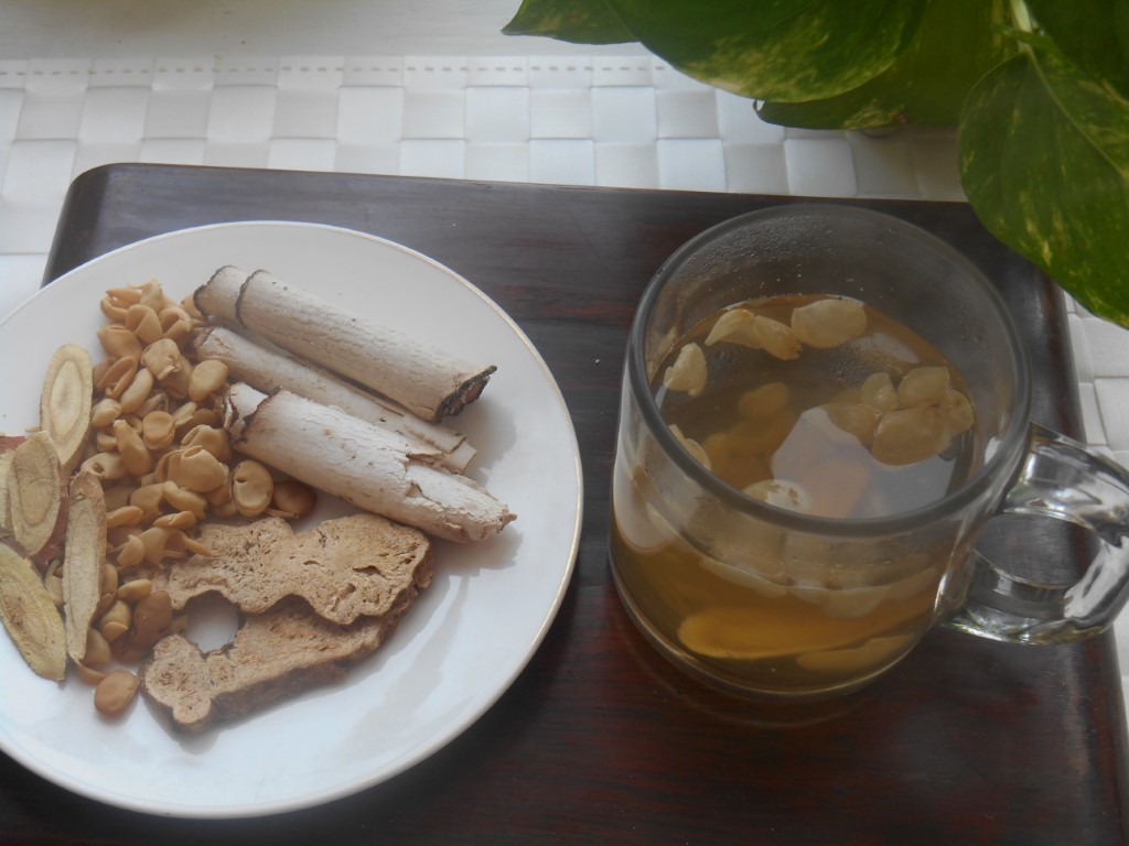 Poria, White Atractylodes and Hyacinth Bean Skin Tea