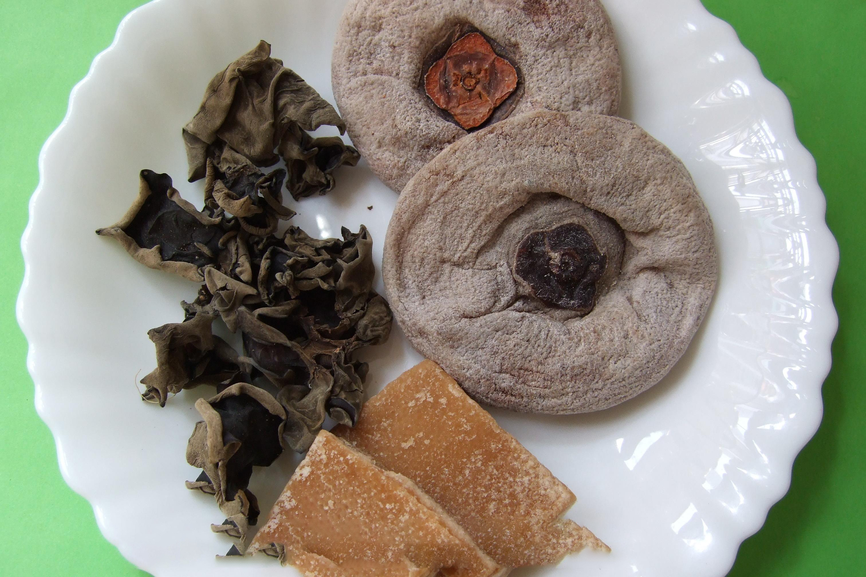 Dried Persimmon and Black Wood Ear Fungus Sweet Soup