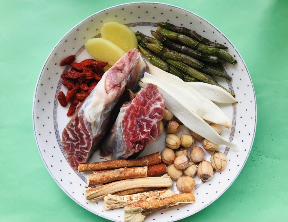 Five-Finger Grass, Fresh Dendrobium, Chinese Yam, Lotus Seed, Wolfberry and Beef Shank Soup