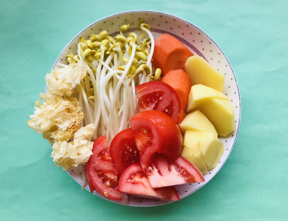 Soybean Sprout, Tomato, Potato, Carrot, and Snow Fungus Soup